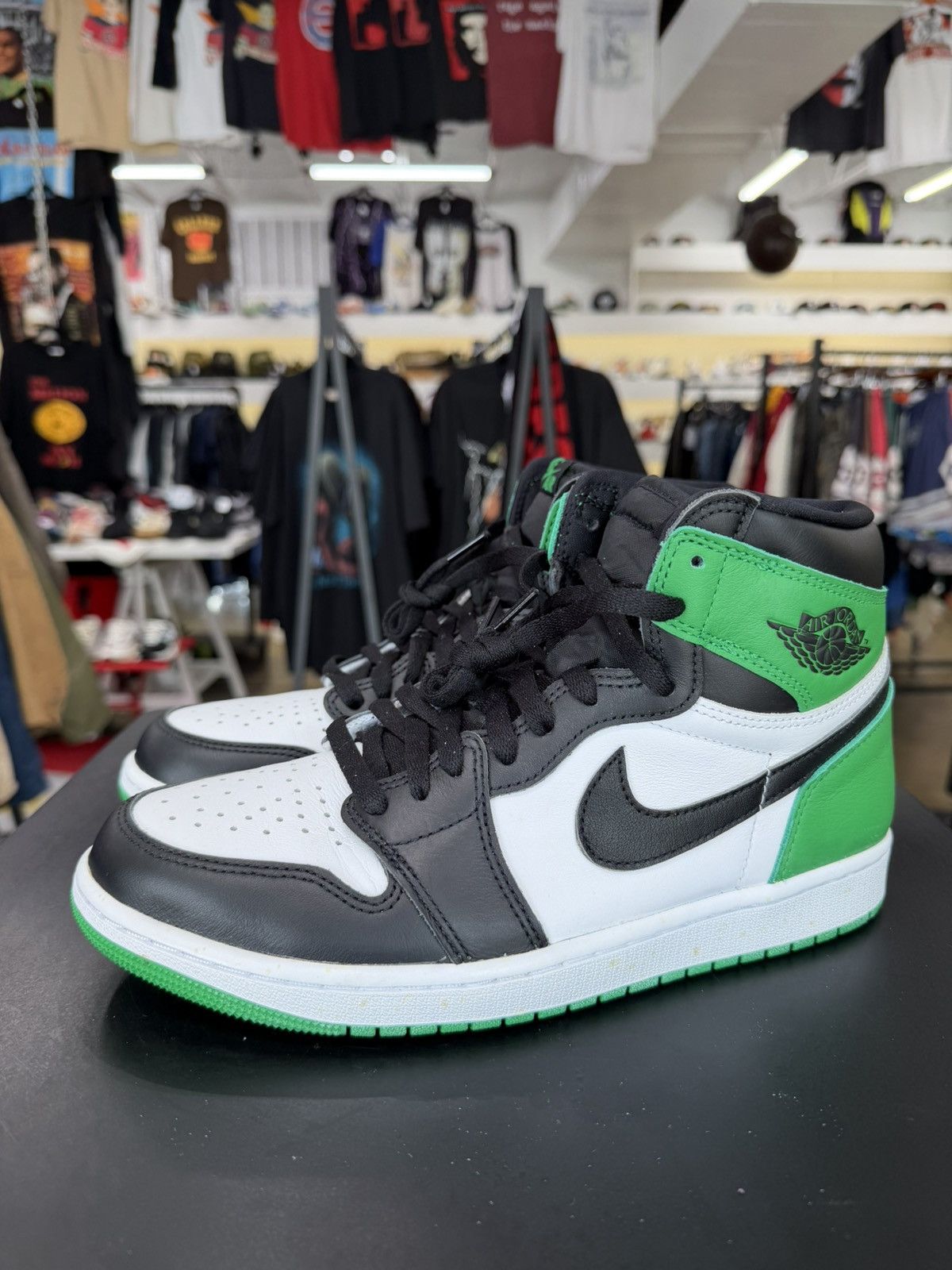 Jordan Brand Air Jordan 1 High Lucky Green Size 9 (2023) Size US 9 / EU 42 - 1 Thumbnail
