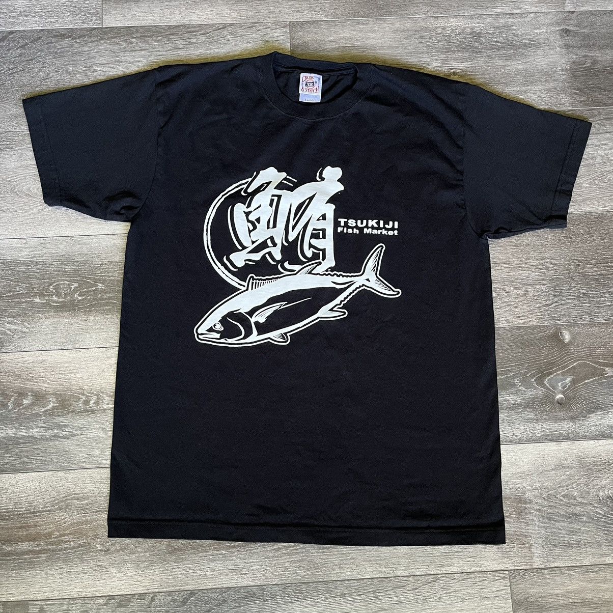 Japanese Brand Vintage 2000s Tsukiji Fish Market Japan Graphic Logo T Shirt Size US L / EU 52-54 / 3 - 1 Thumbnail