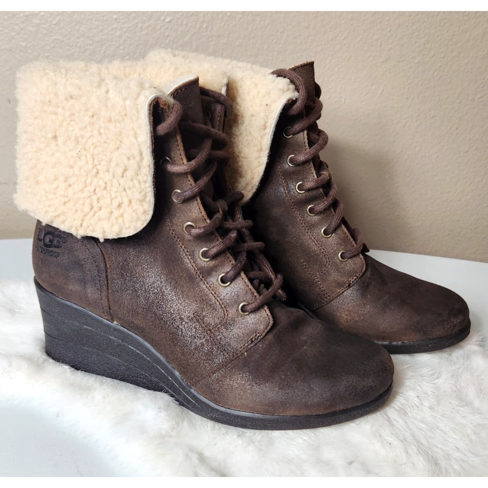 Ugg UGG Uptown Zea Brown Leather & Shearling Wedge Boots Women Size US 9 / IT 39 - 2 Thumbnail