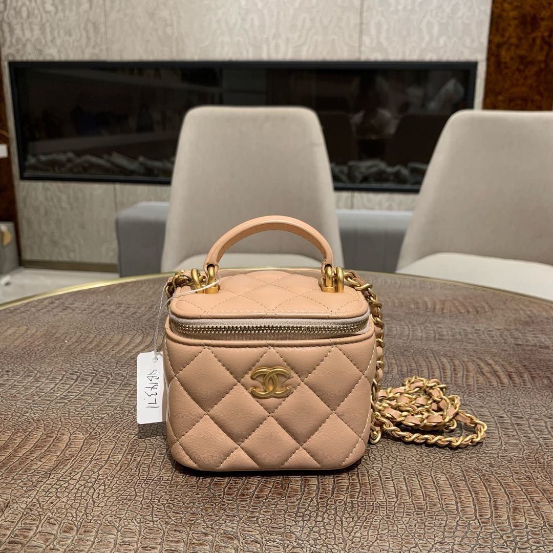 Chanel CHANEL Quilted Leather Chain Vanity Bag Size ONE SIZE Size ONE SIZE - 1 Thumbnail