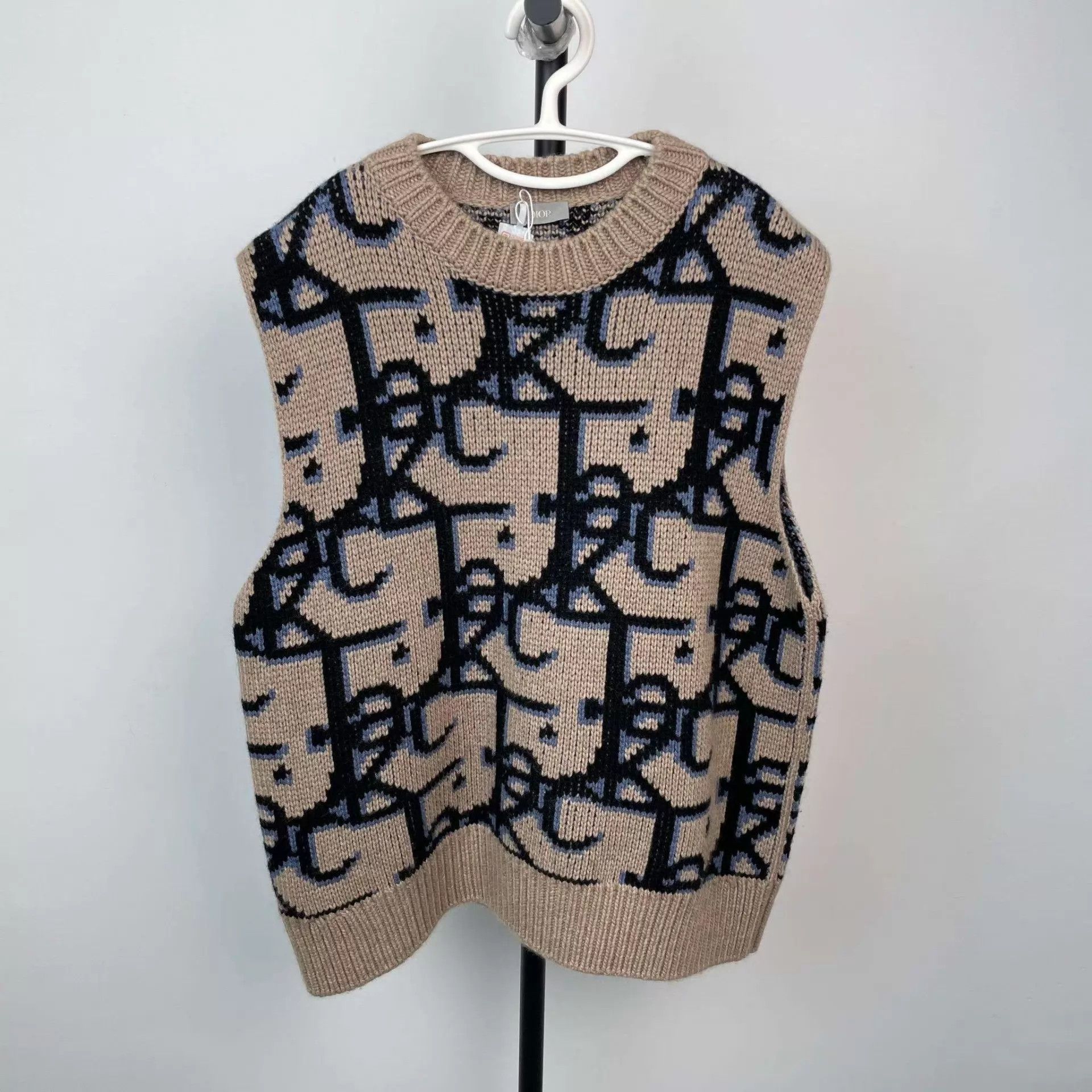 Dior Dior Camel knit sweater M size Size US M / EU 48-50 / 2 - 1 Thumbnail