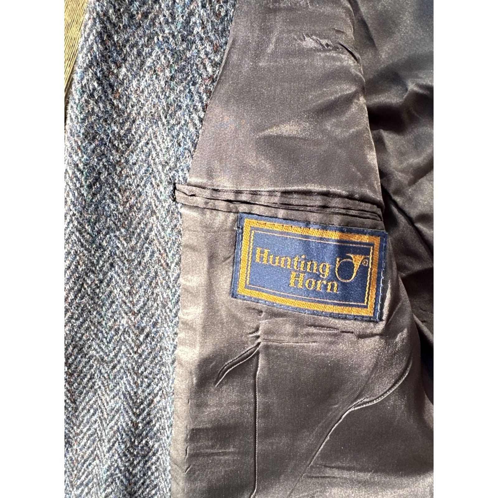 Harris Tweed VINTAGE Harris Tweed Blazer 44R Wool Sport Coat Herringbone Gray Notch Lapel Single-Breasted Two-Button US Made, Coat, Men, Wool, 44, Vintage, 44R Size 44R - 6 Thumbnail