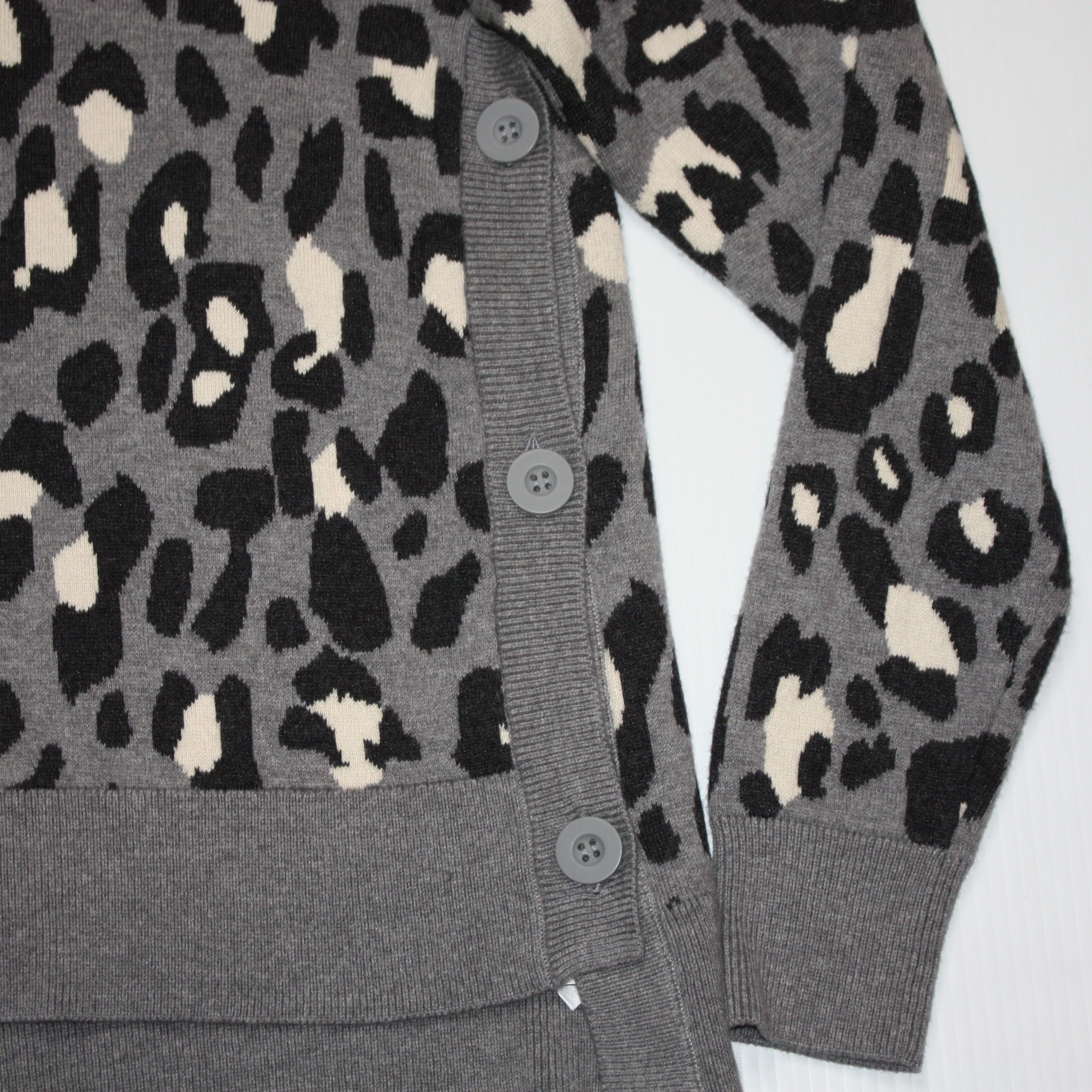 Other Stella & Dot The Side Button Sweater in Gray Leopard Print Size M / US 6-8 / IT 42-44 - 8 Thumbnail