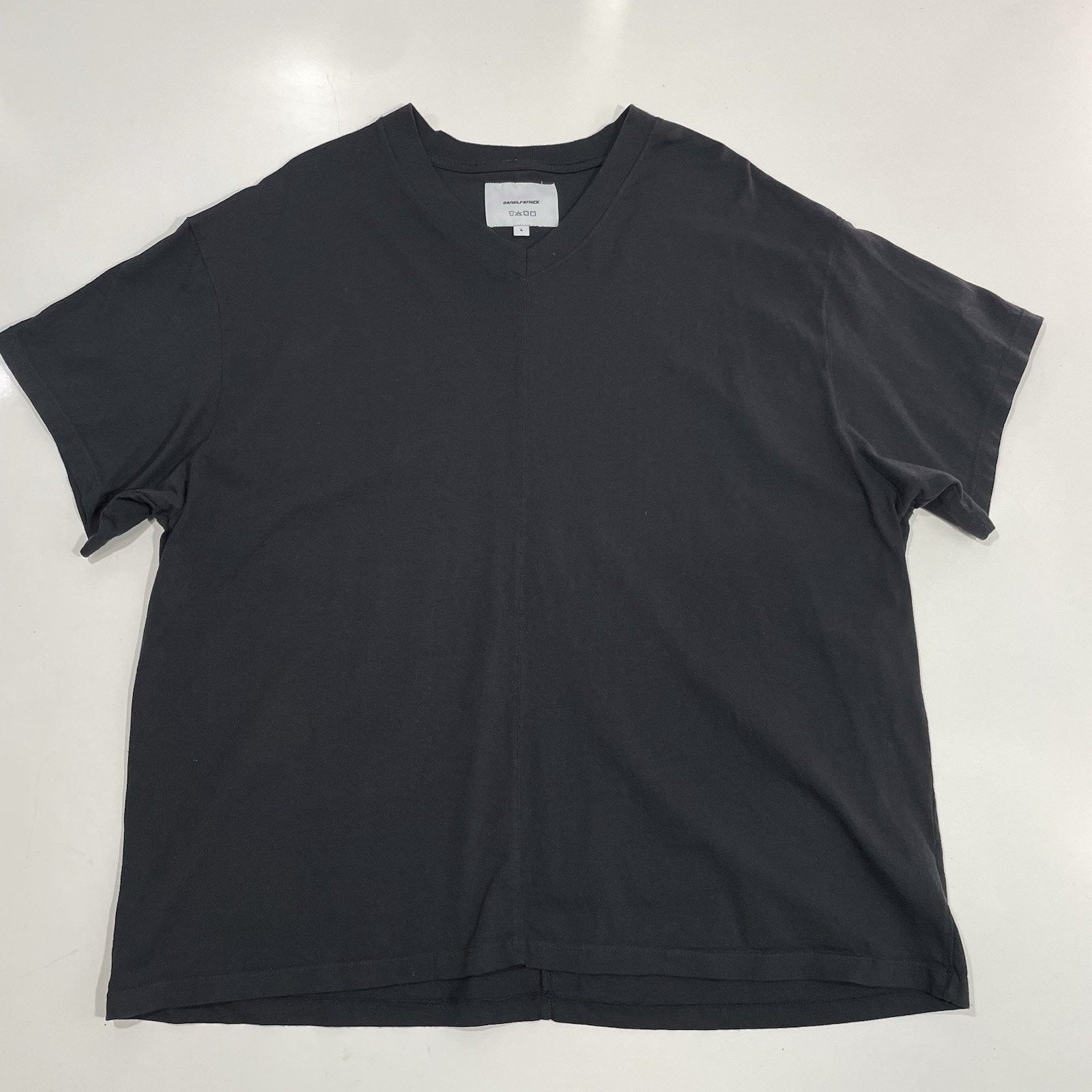 Daniel Andresen Daniel Patrick Men’s LA Designer Black Shirt Vneck Crosscut Size US L / EU 52-54 / 3 - 1 Thumbnail