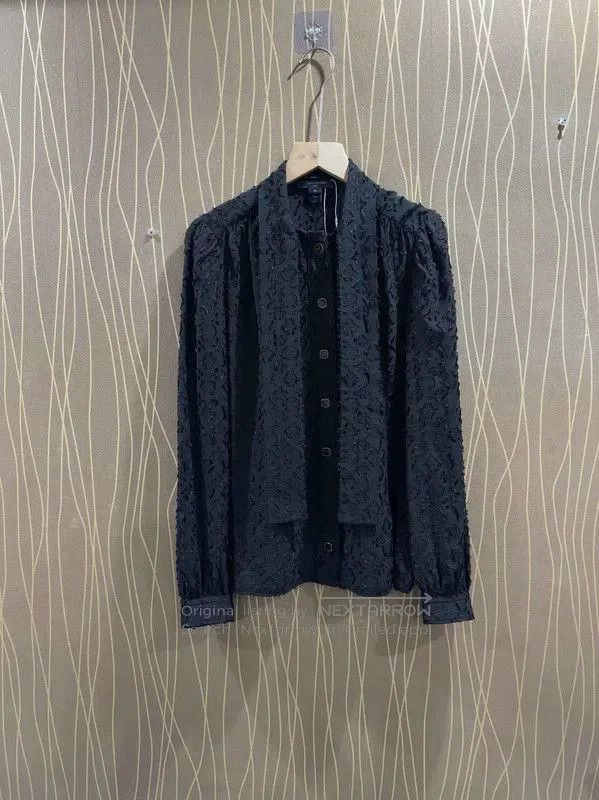 Louis Vuitton Louis Vuitton Black Silk Women's Shirt Size S . Size S / US 4 / IT 40 - 1 Thumbnail