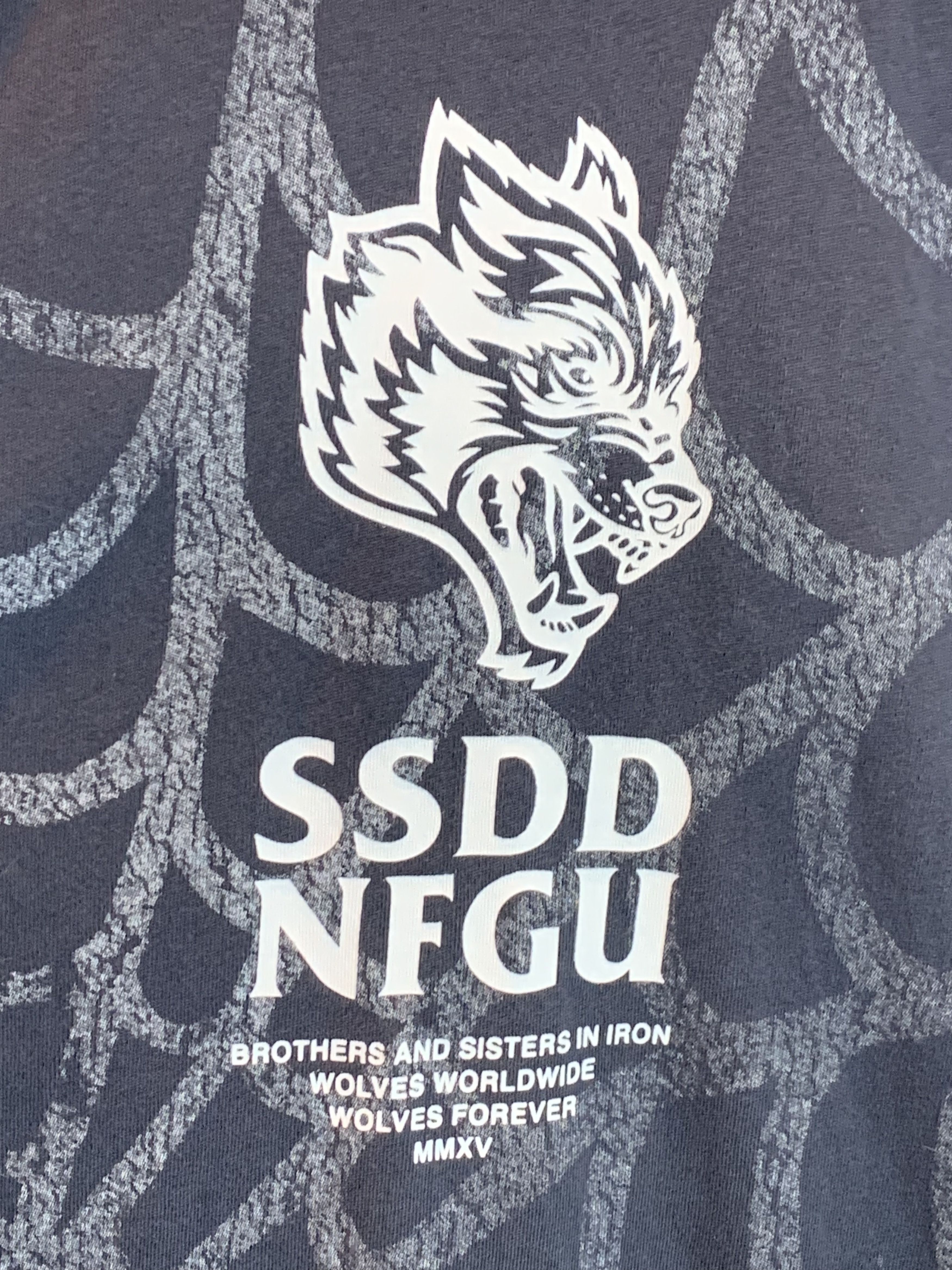 Darc Sport *RARE* Darc Sport Wolves 1603 of 2000 Spider Web T-Shirt Size US M / EU 48-50 / 2 - 5 Thumbnail