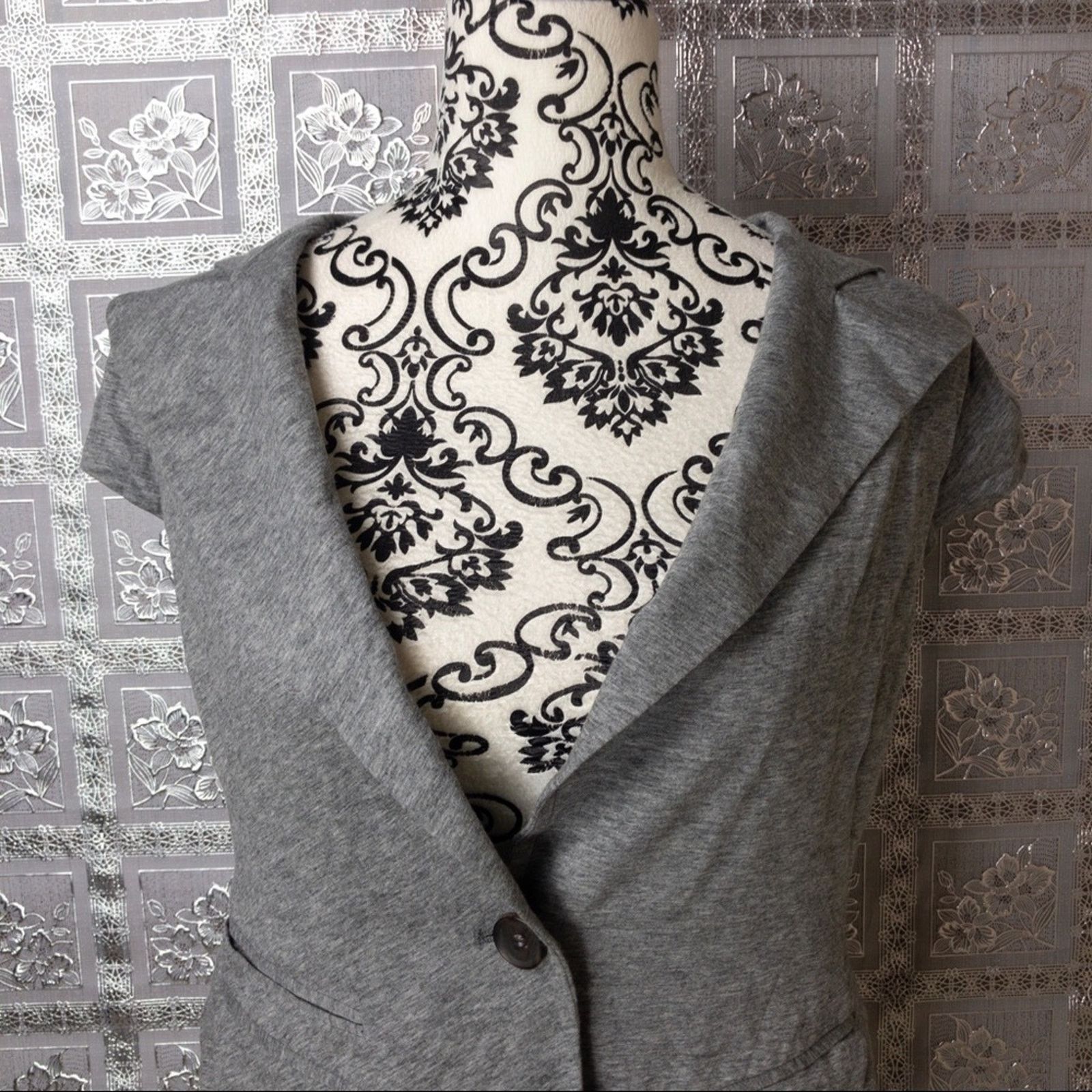 Bcbgmaxazria NWT BCBGMAXAZRIA Gray Knit Cap Sleeve Jacket Size M / US 6-8 / IT 42-44 - 5 Thumbnail