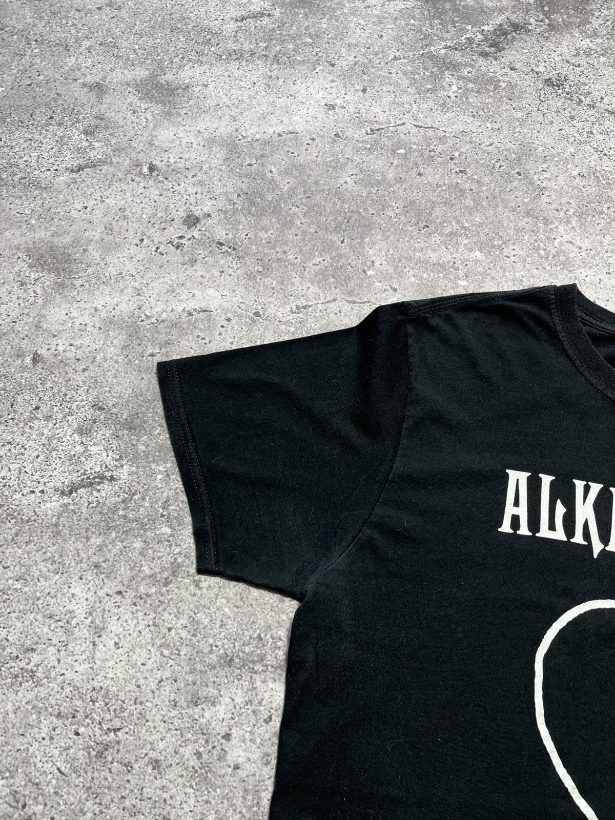 Band Tees Vintage ALKALINE TRIO Punk Band Tour Y2K Tshirt Size US L / EU 52-54 / 3 - 5 Thumbnail