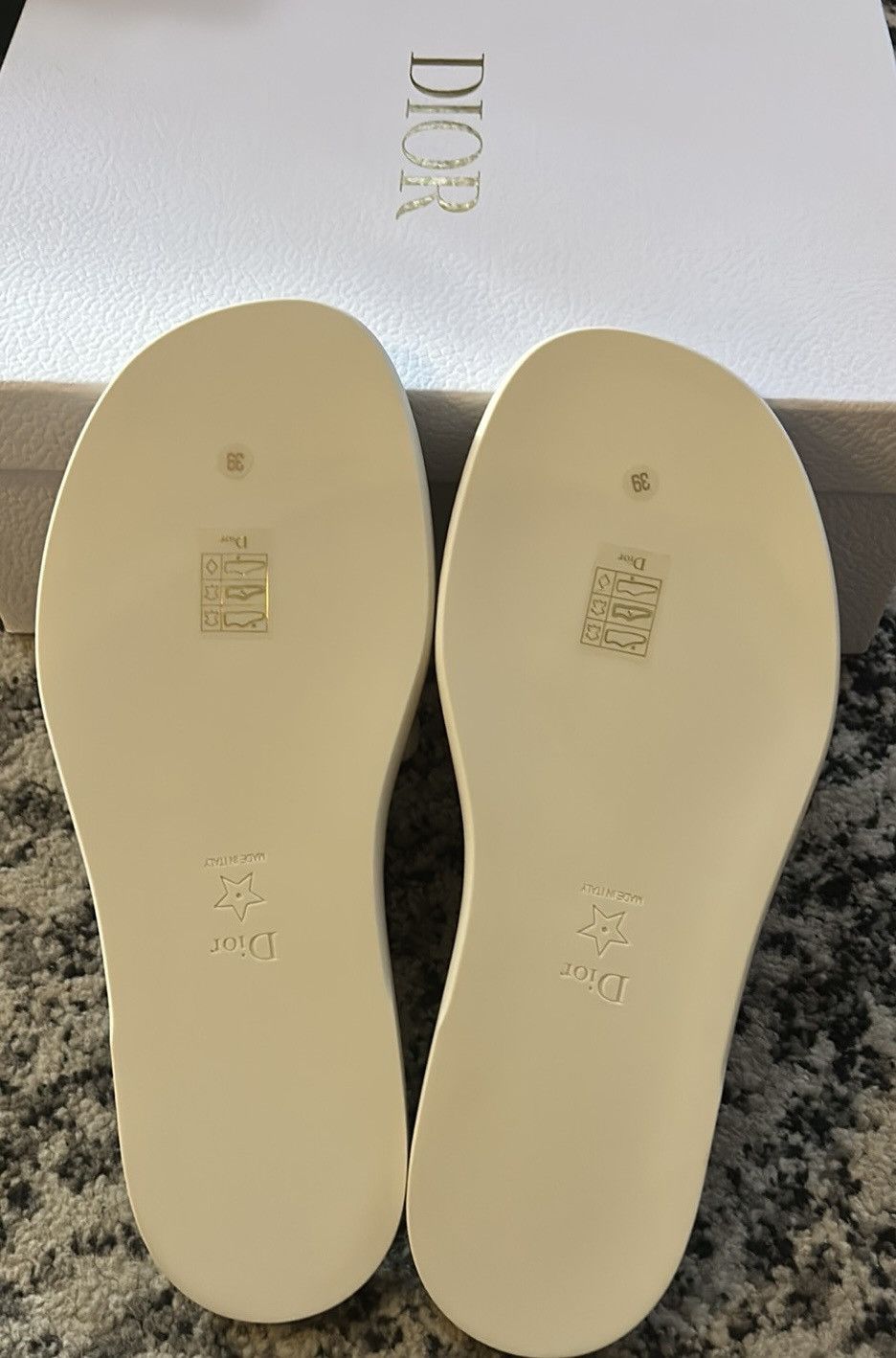 Dior Dior Every-D Embossed Lambskin Slide Sandal size 39 White Size US 9 / IT 39 - 4 Thumbnail