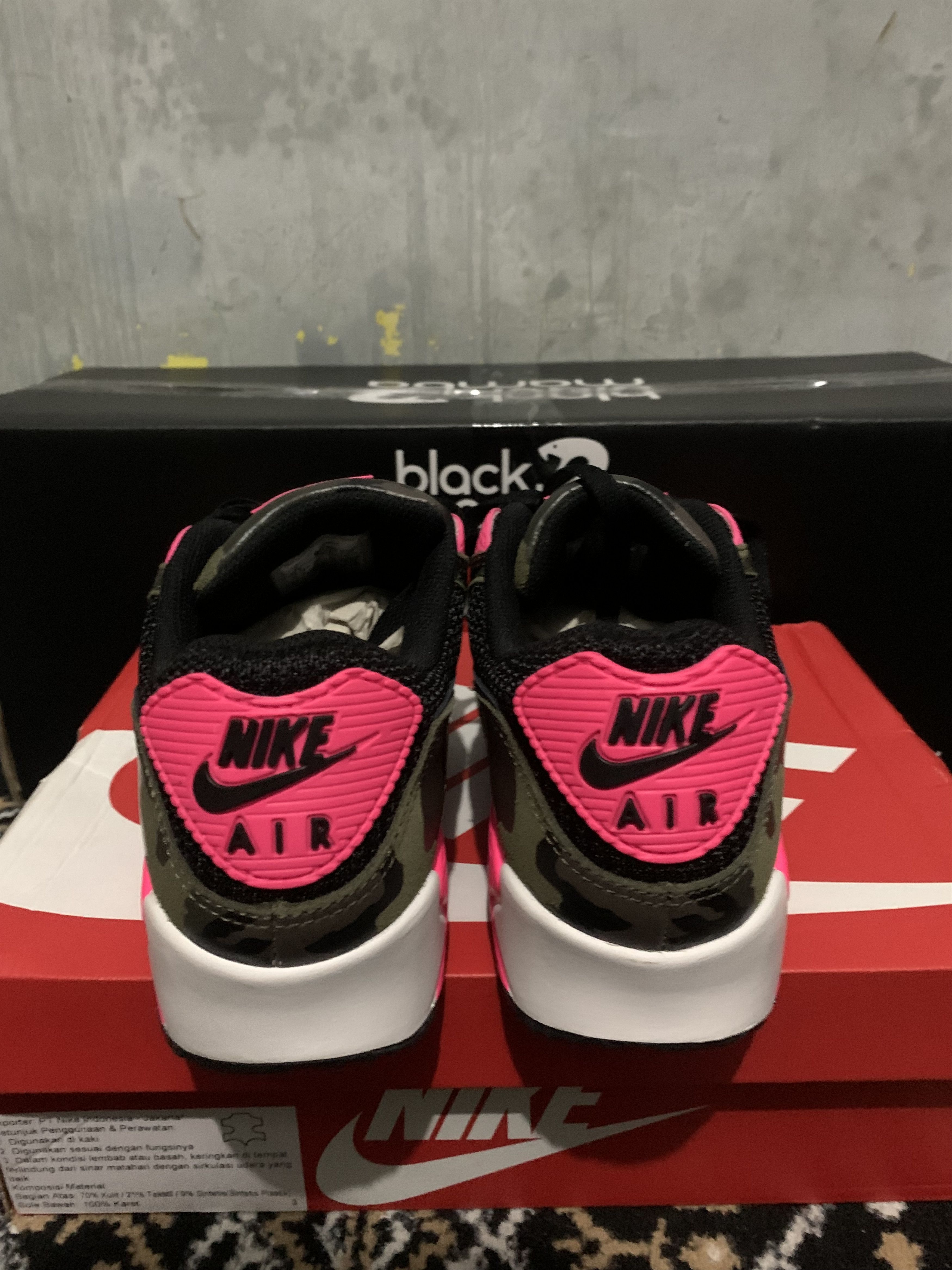 Nike NIKE AIR MAX 90 PRM Sequoia/Black-Hyper Pink Size US 9 / EU 42 - 5 Thumbnail