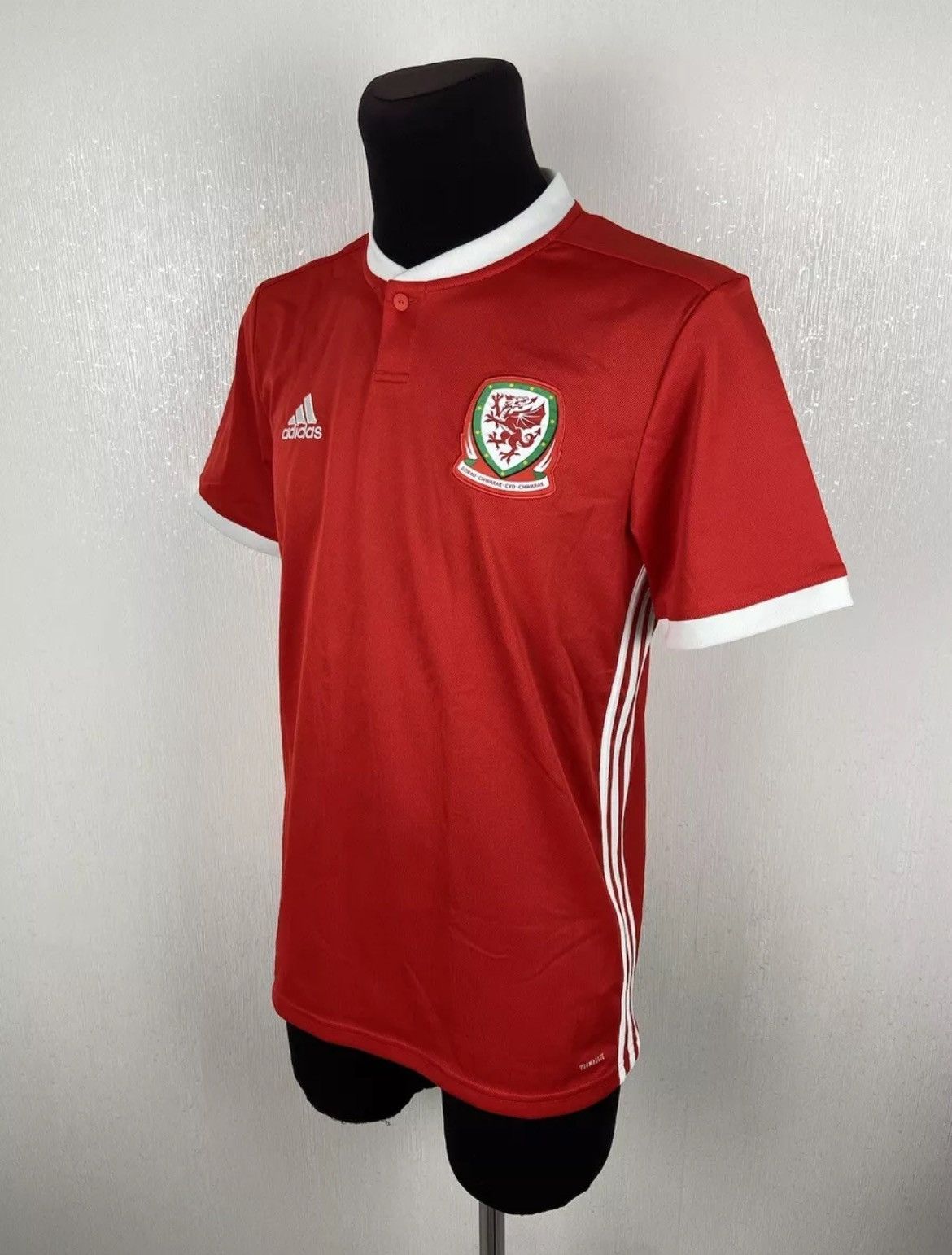 Vintage Wales Soccer Team 2016/17 Home Jersey Shirt Adidas Size M Size US M / EU 48-50 / 2 - 2 Thumbnail