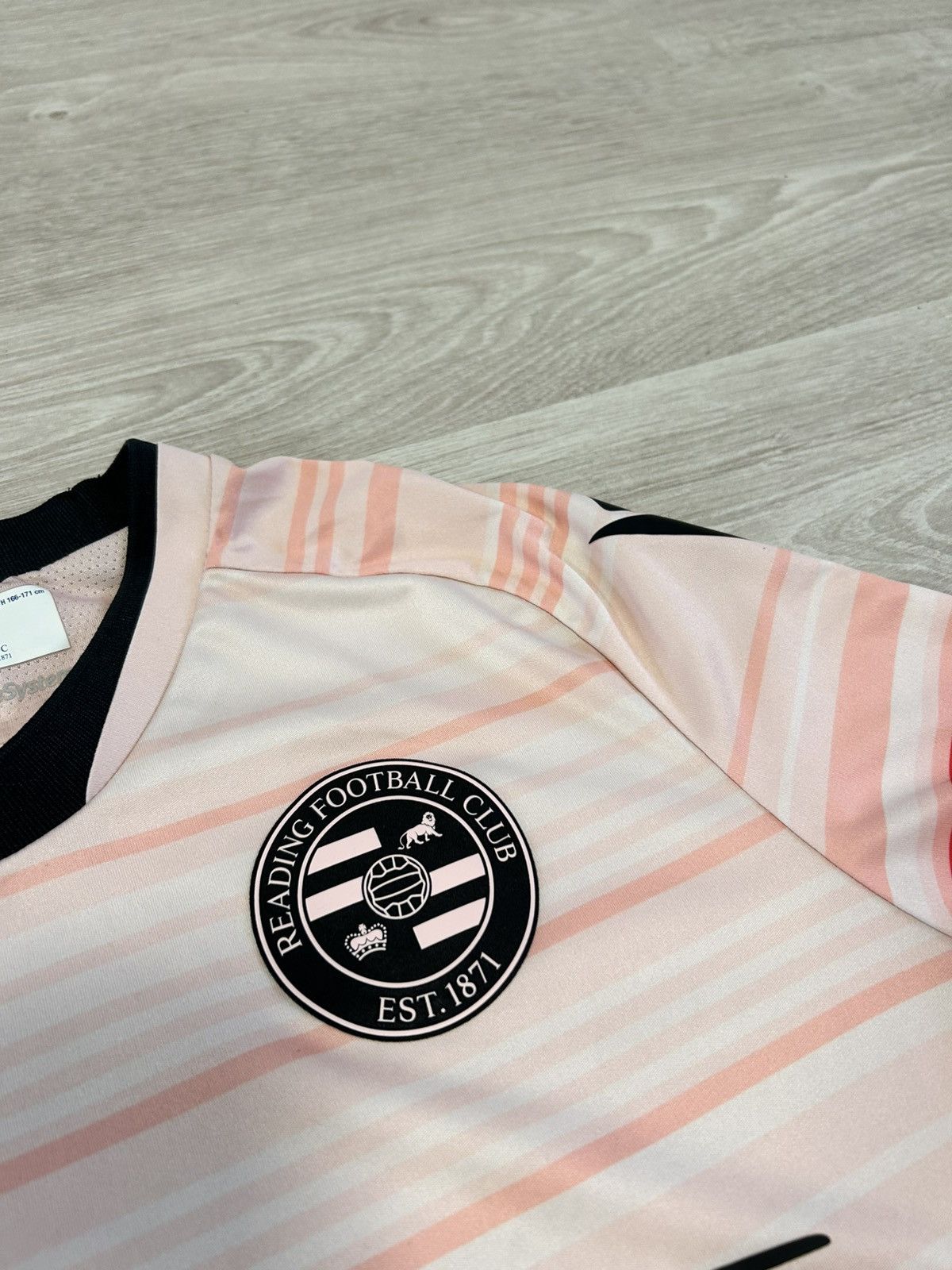 Macron BNWT Reading 2022/2023 England Rare Away Soccer Jersey Size US S / EU 44-46 / 1 - 3 Thumbnail