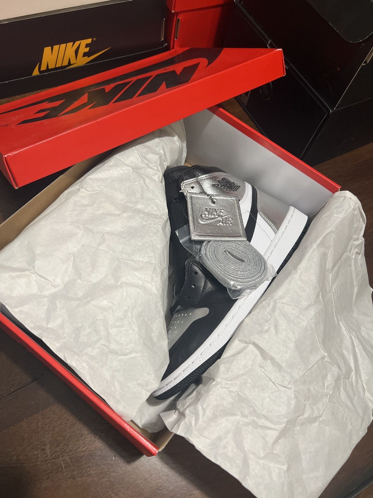 Jordan Brand Wmns Air Jordan 1 Retro High OG 'Silver Toe' Size US 10.5 / IT 40.5 - 17 Thumbnail