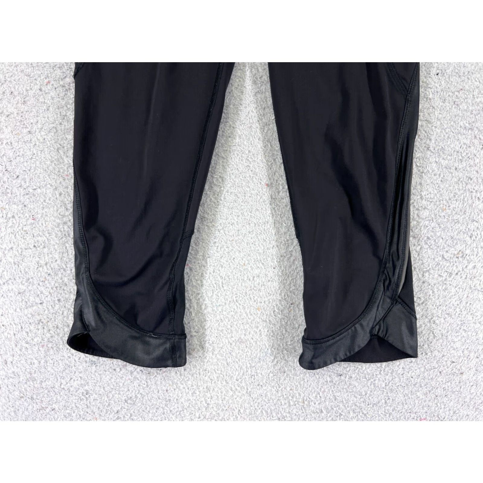 Lululemon VINTAGE Lululemon Pants Womens 4 Black Chase Me Crop II Luxtreme Fabric Run Gym W6B54S Size 27" / US 4 / IT 40 - 2 Thumbnail