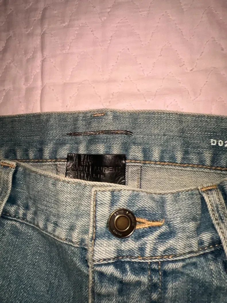 Saint Laurent Paris Saint Laurent Paris Classic ice blue wash destroyed denim Size US 30 / EU 46 - 4 Thumbnail