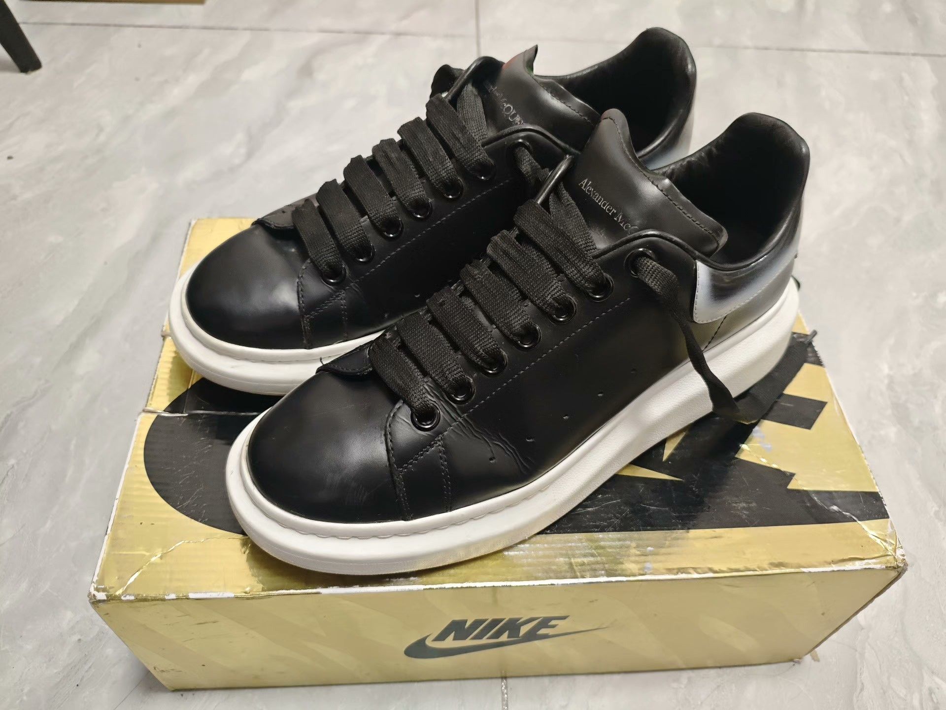 Alexander McQueen Alexander McQueen Black Lowtop Sneakers 9.5 Men Size US 9.5 / EU 42-43 - 1 Thumbnail