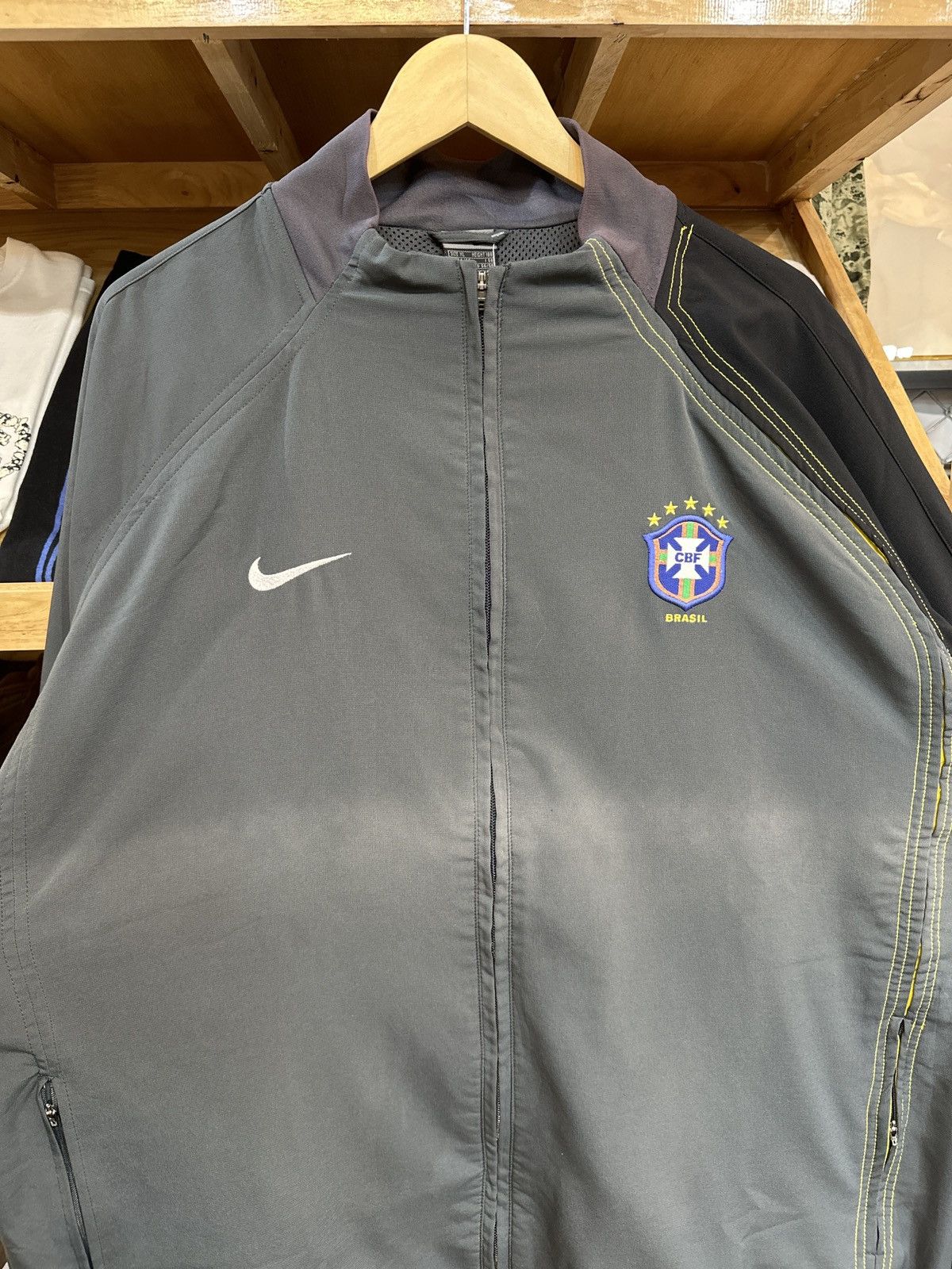 Nike ❗️Rare❗️Vintage Brazil 🇧🇷 2005-06 Track Jacket Size US XL / EU 56 / 4 - 8 Thumbnail