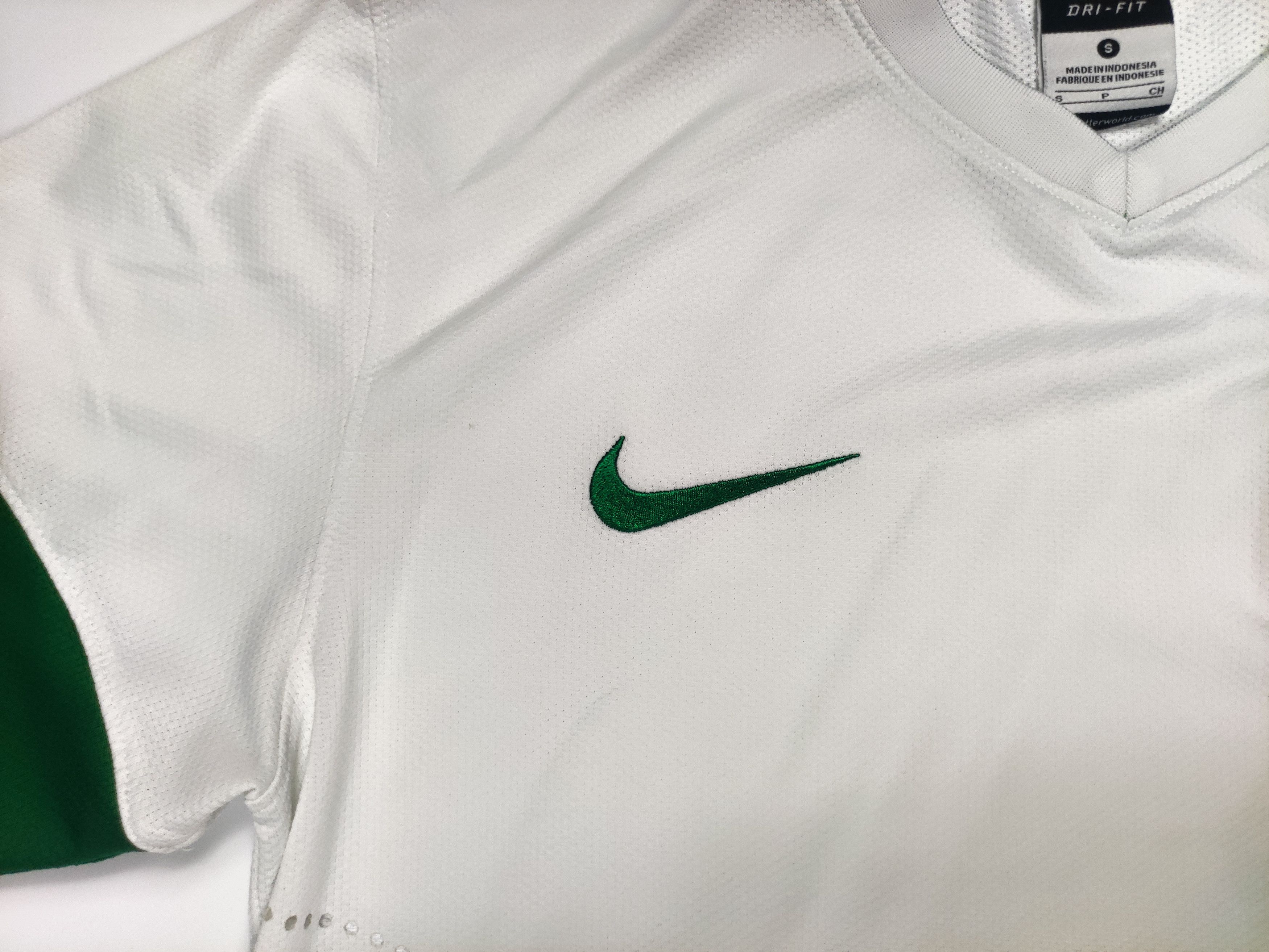Nike Saudi Arabia 2013 Nike Home Shirt Kit Jersey Riyadh Jeddah Size US S / EU 44-46 / 1 - 13 Thumbnail