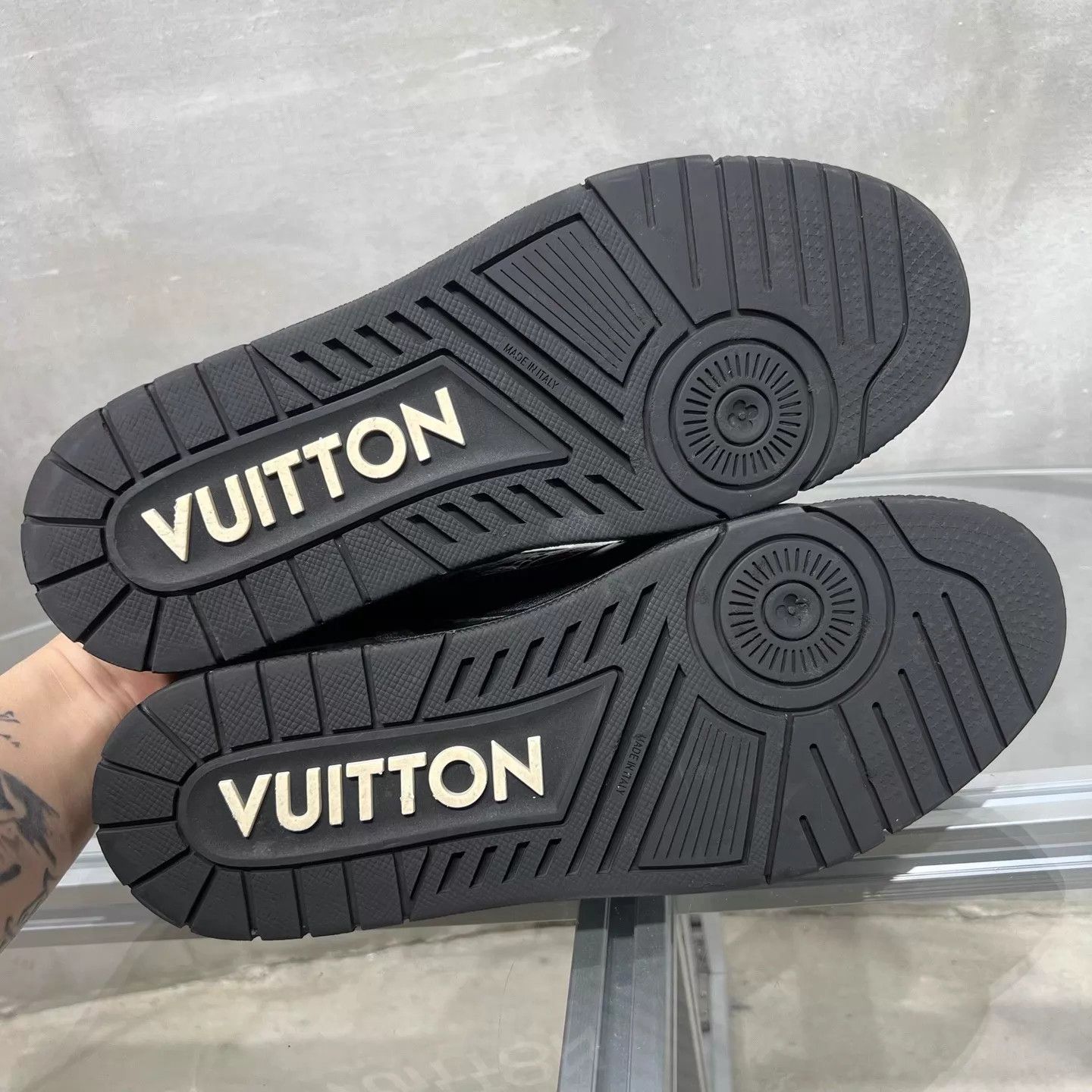 Louis Vuitton Louis Vuitton LV Trainer Black Samurai UK9 (43) Size US 10 / EU 43 - 7 Thumbnail