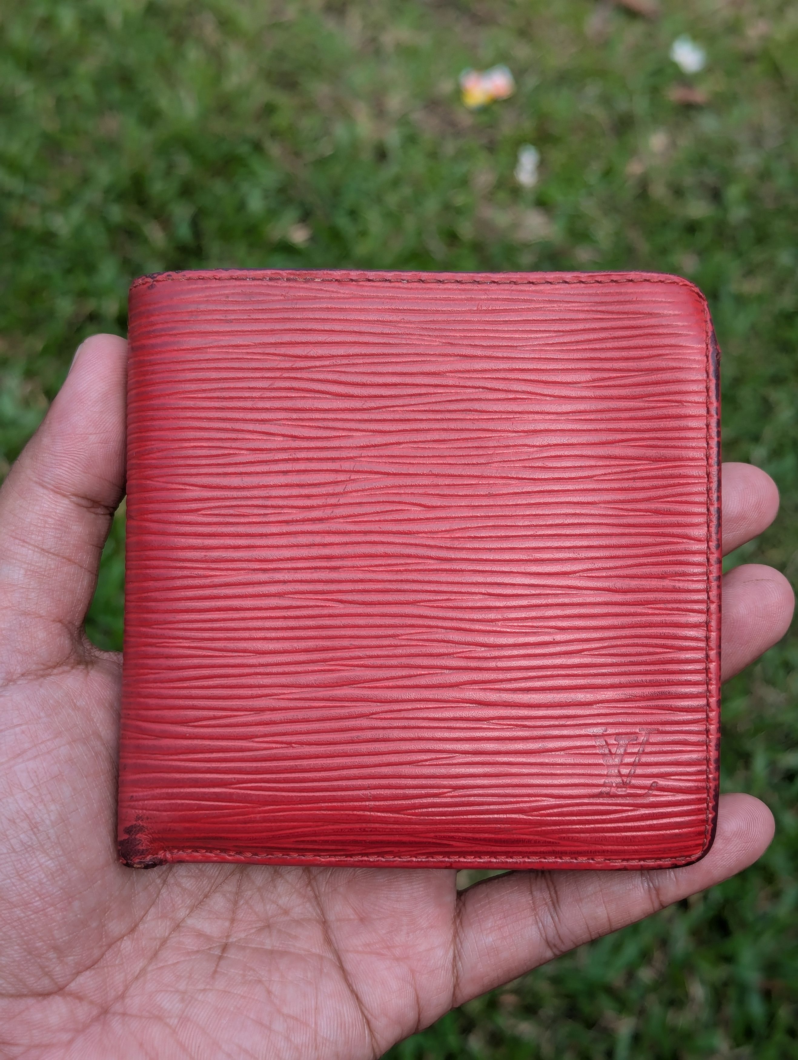 Louis Vuitton 🔥FREE SHIPPING🔥Louis Vuitton Bi-fold Wallet Epi Leather Size ONE SIZE - 1 Thumbnail
