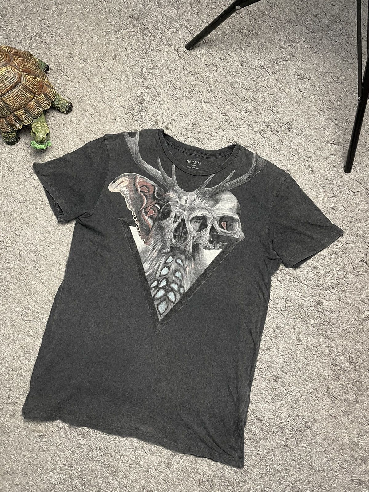 Allsaints Vintage All Saints Distressed Faded Big Logo T-Shirt Size US S / EU 44-46 / 1 - 1 Thumbnail