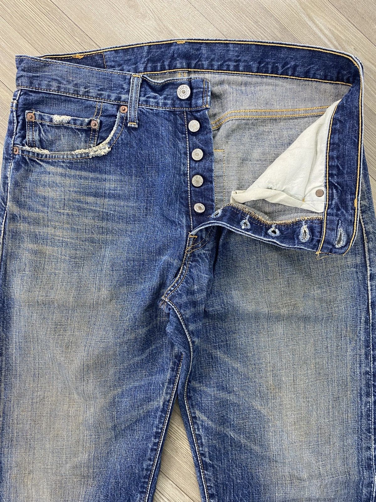 Levi's Vintage Clothing 00s Vintage Levis 501 Distressed Straight 32x33 Faded Jeans Size US 30 / EU 46 - 11 Thumbnail