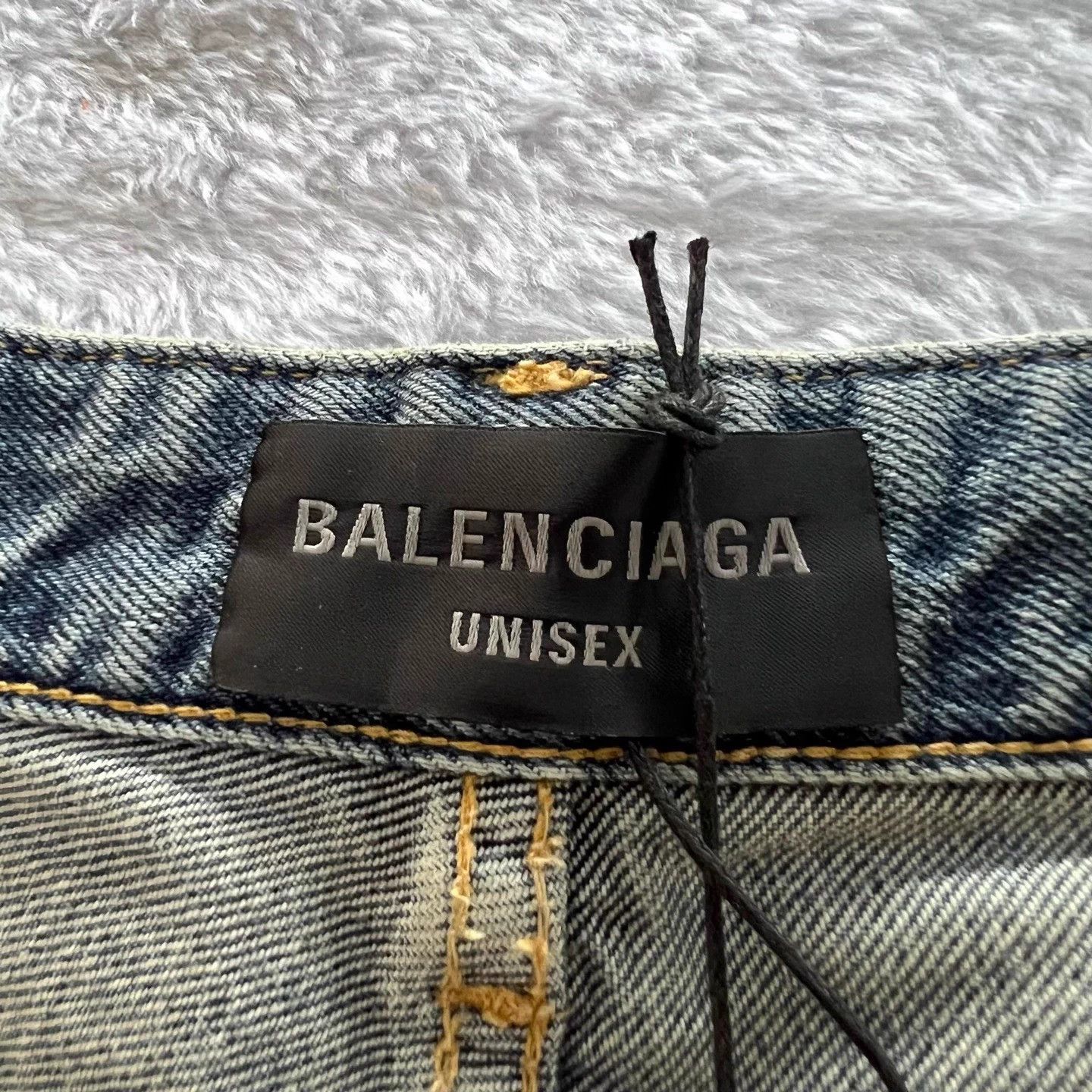 Balenciaga Balenciaga Graffiti Distressed Denim Shorts S Size US 27 - 3 Thumbnail