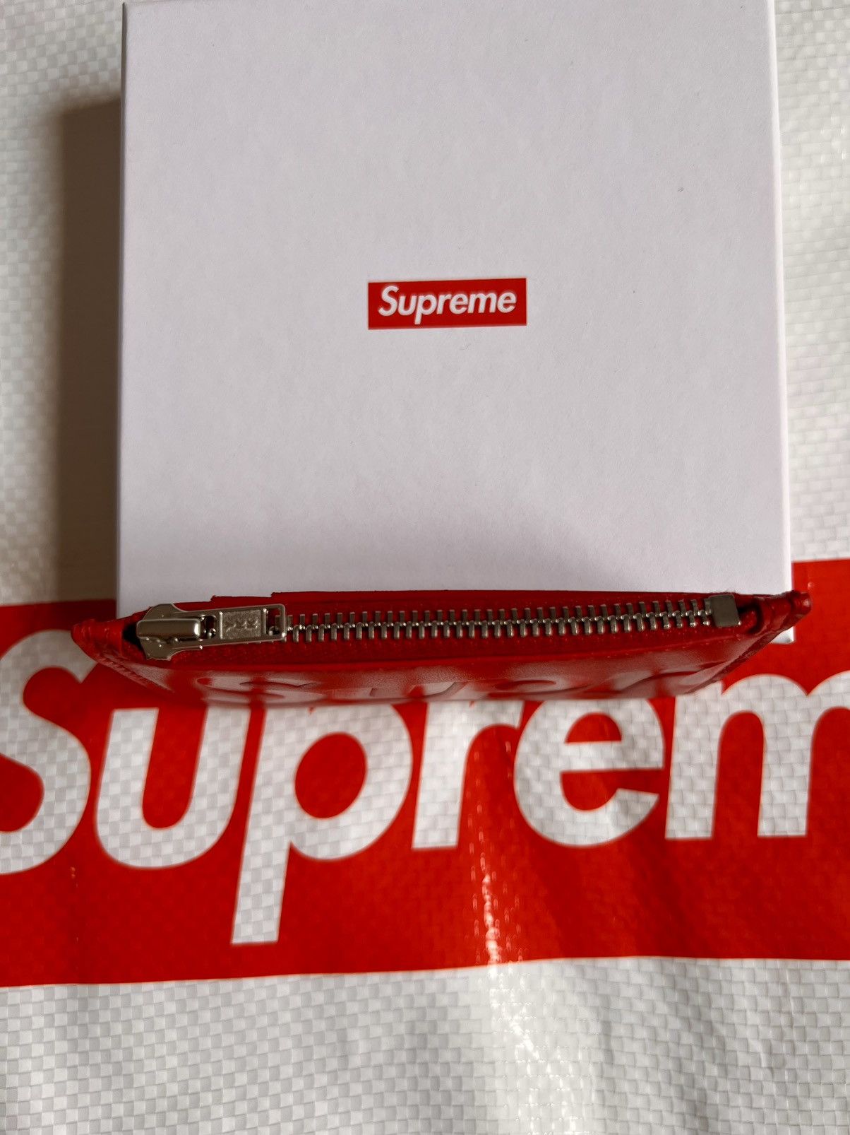 Supreme SUPREME Leather zip card holder Wallet red calfskin logo Size ONE SIZE - 15 Thumbnail