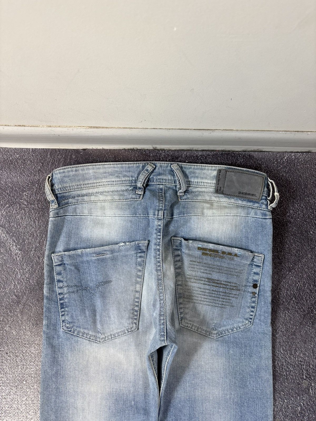 Diesel Diesel Belther NWT Men’s Regular Slim Tapered Denim Jeans Size US 27 - 18 Thumbnail