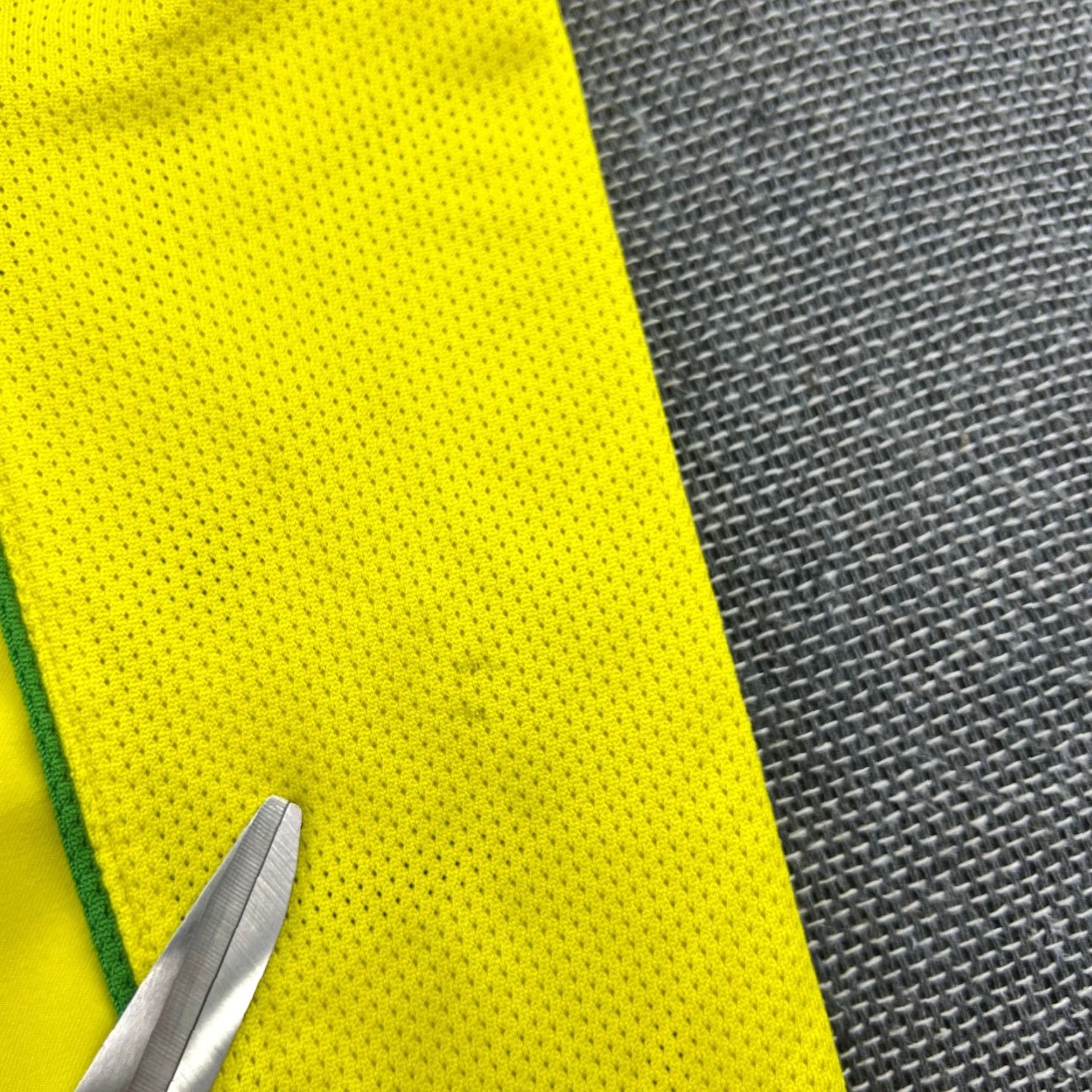 Nike Nike Brazil 2004 2005 2006 Home Mens Football Jersey Shirt Medium Yellow Size US M / EU 48-50 / 2 - 4 Thumbnail