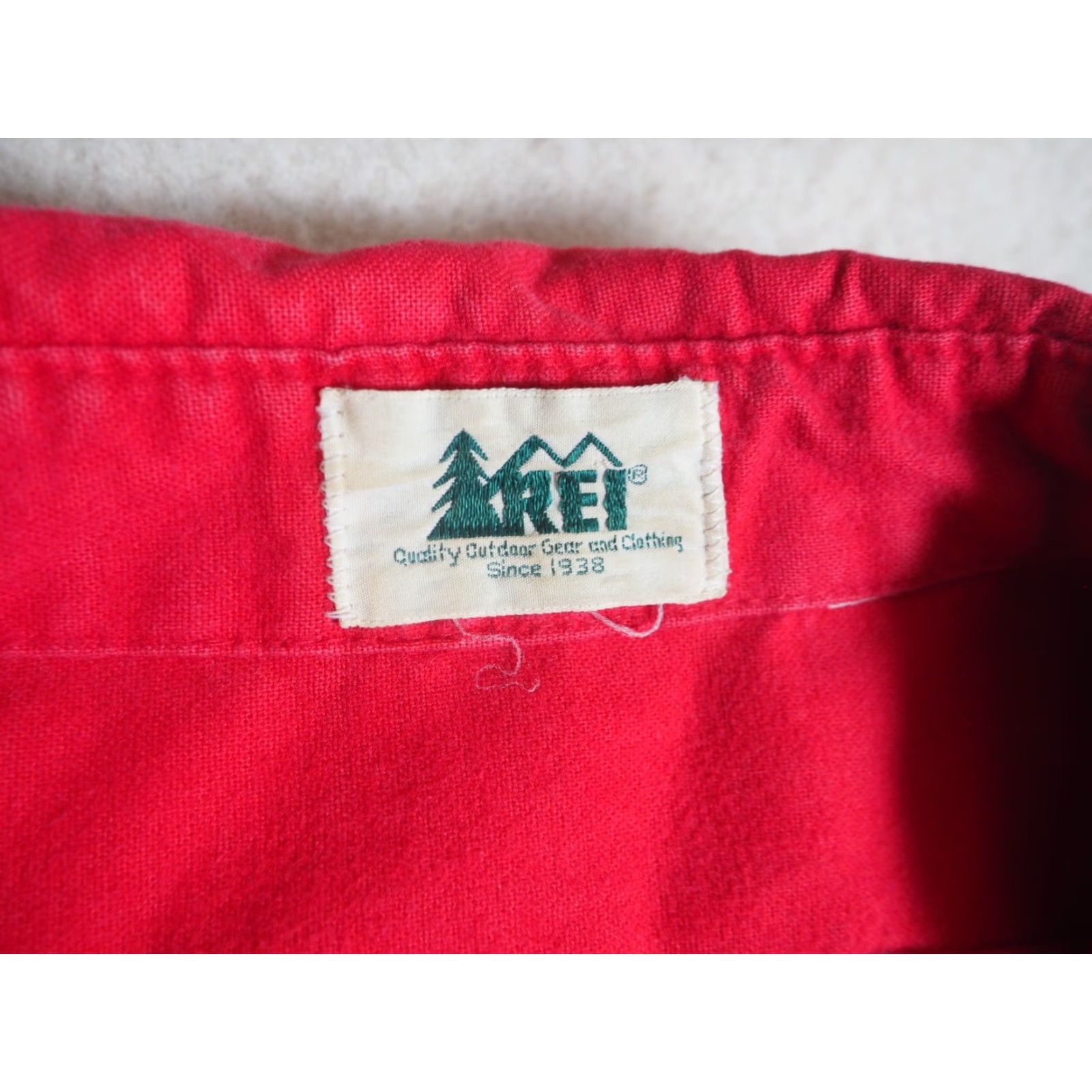 Vintage VINTAGE REI Shirt MT MT Red 1980s Button-Front Cotton Outdoor Grunge Men M/L+ Look: Grunge Size US M / EU 48-50 / 2 - 5 Thumbnail