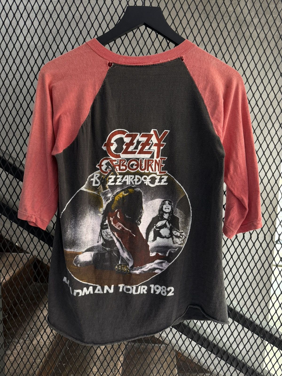 Vintage Vintage 1982 Ozzy Osbourne Diary Of A Madman Raglan Tee Size US L / EU 52-54 / 3 - 3 Thumbnail