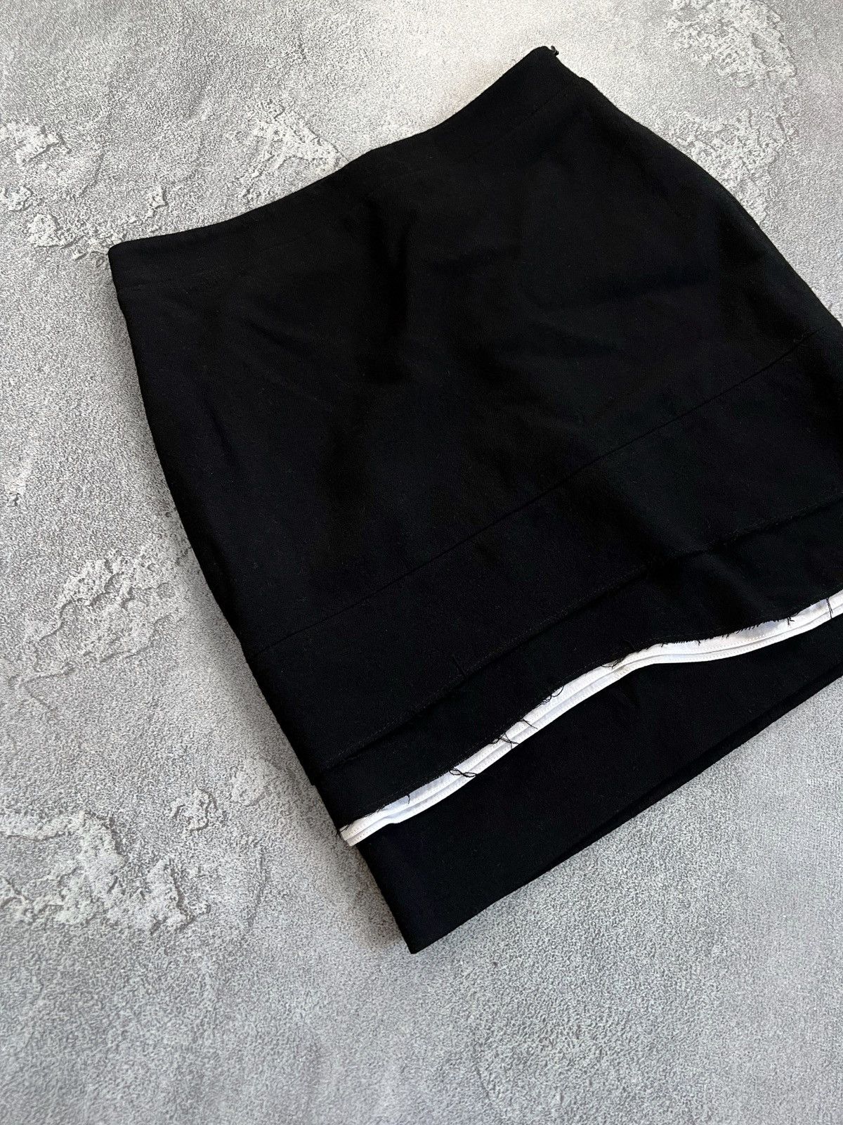 Givenchy Givenchy Black Virgin Wool Mini Pencil Skirt Mermaid Sz 40 Size 27" / US 4 / IT 40 - 3 Thumbnail