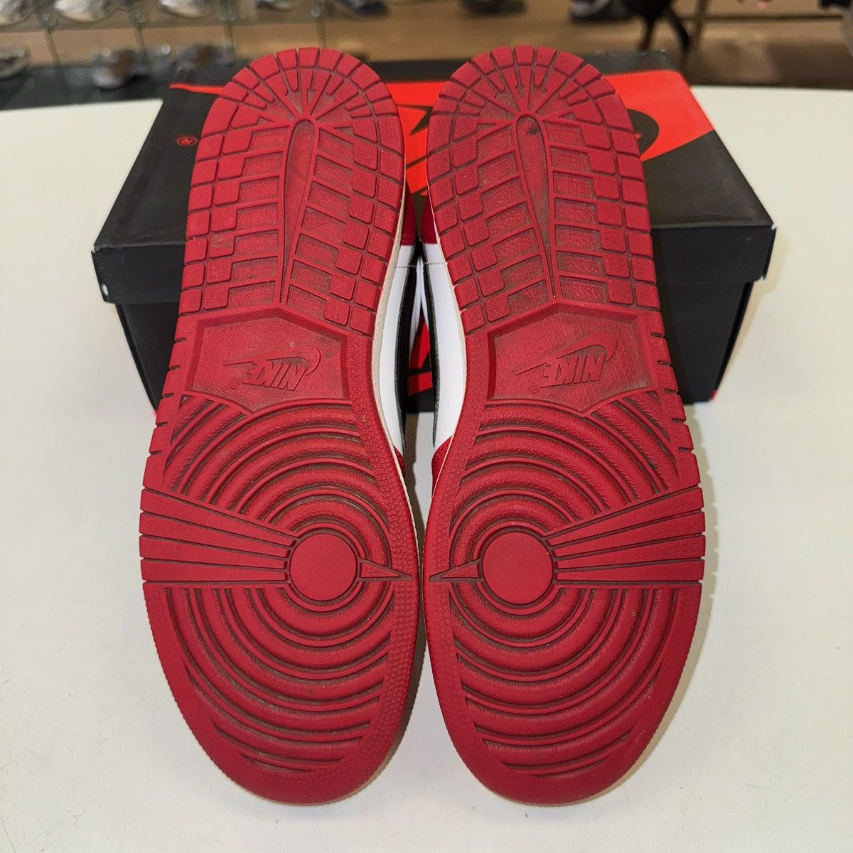 Jordan Brand Size 7Y (8.5W)-Nike Air Jordan 1 Chicago Low 2016 709999-600 Size US 8.5 / IT 38.5 - 5 Thumbnail