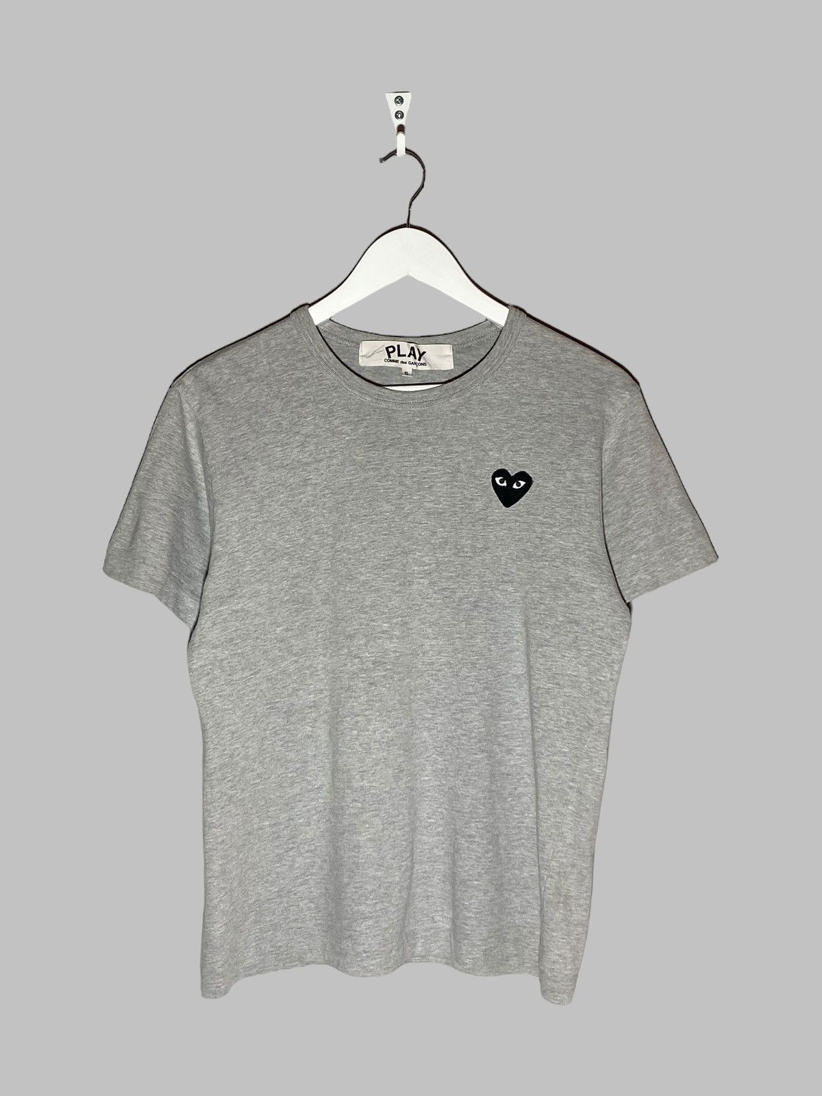 Comme des Garcons COMME DES GARÇONS PLAY Gray Heart Patch T-Shirt Size US S / EU 44-46 / 1 - 1 Thumbnail