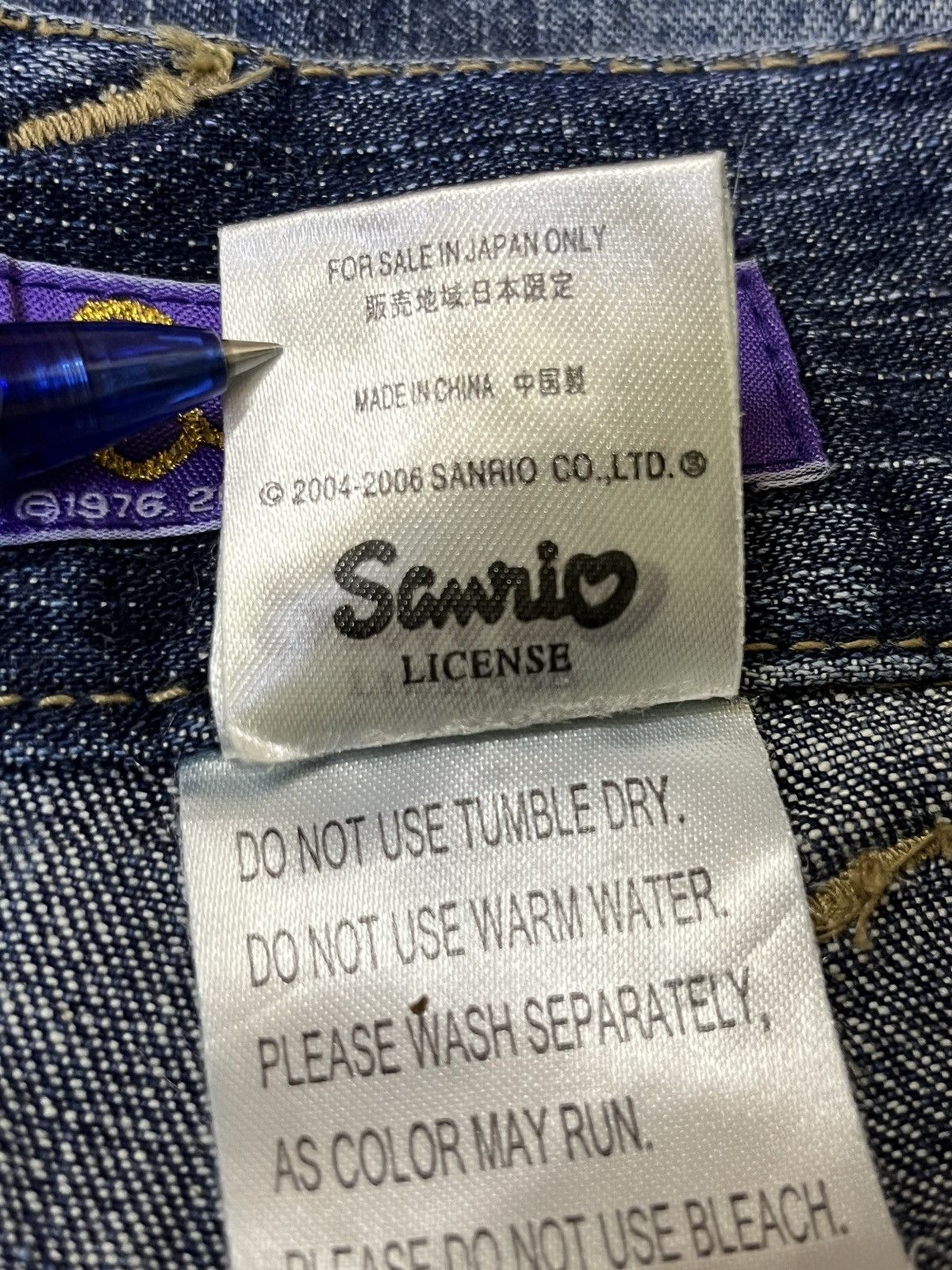 Anime VINTAGE HELLO KITTY SEQUINS LOGO 2006 LOWRISE WIDE LEG JEANS Size US 32 / EU 48 - 21 Thumbnail