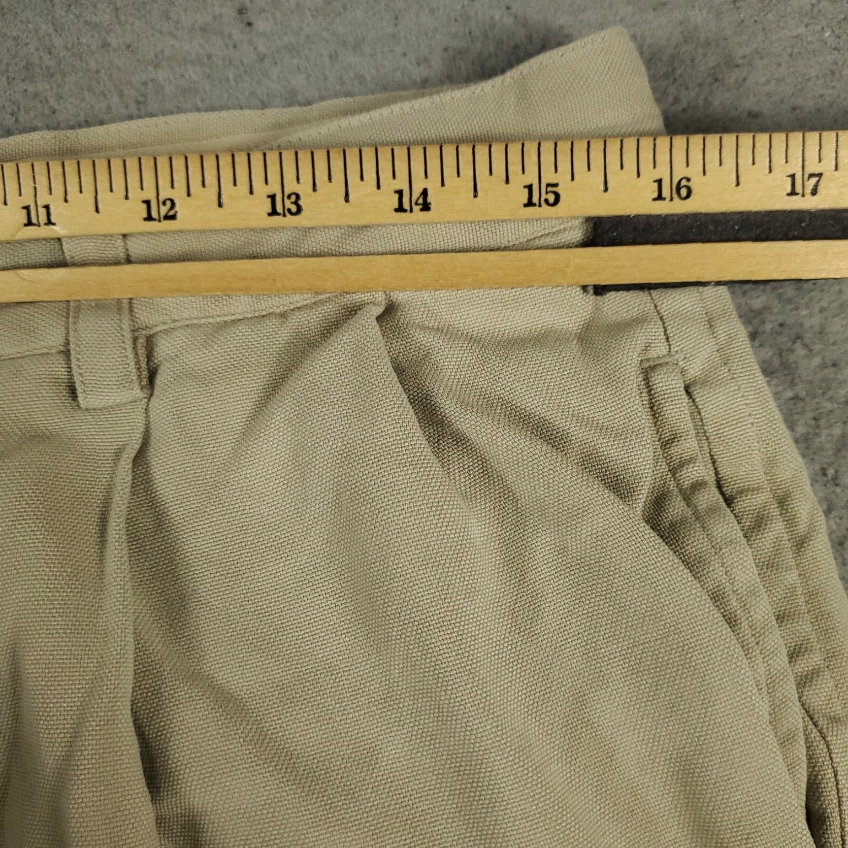 Tommy Bahama VINTAGE Tommy Bahama Shorts Men's Size 33 Beige Silk Pleated Chino Casual Stylish Size US 33 - 4 Thumbnail