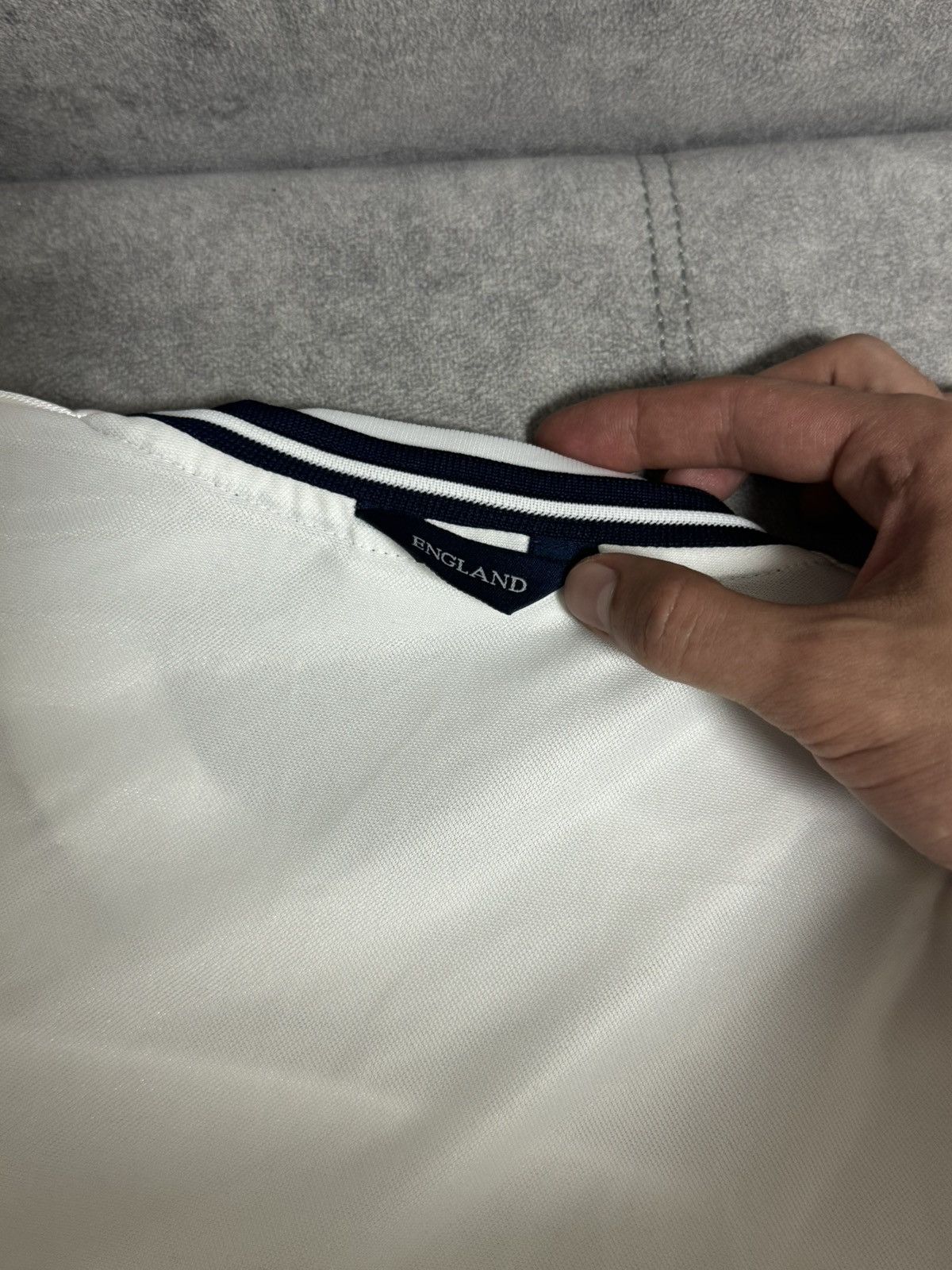 Umbro Vintage Umbro England 00/01 Y2K soccer jersey retro t-shirt Size US M / EU 48-50 / 2 - 14 Thumbnail