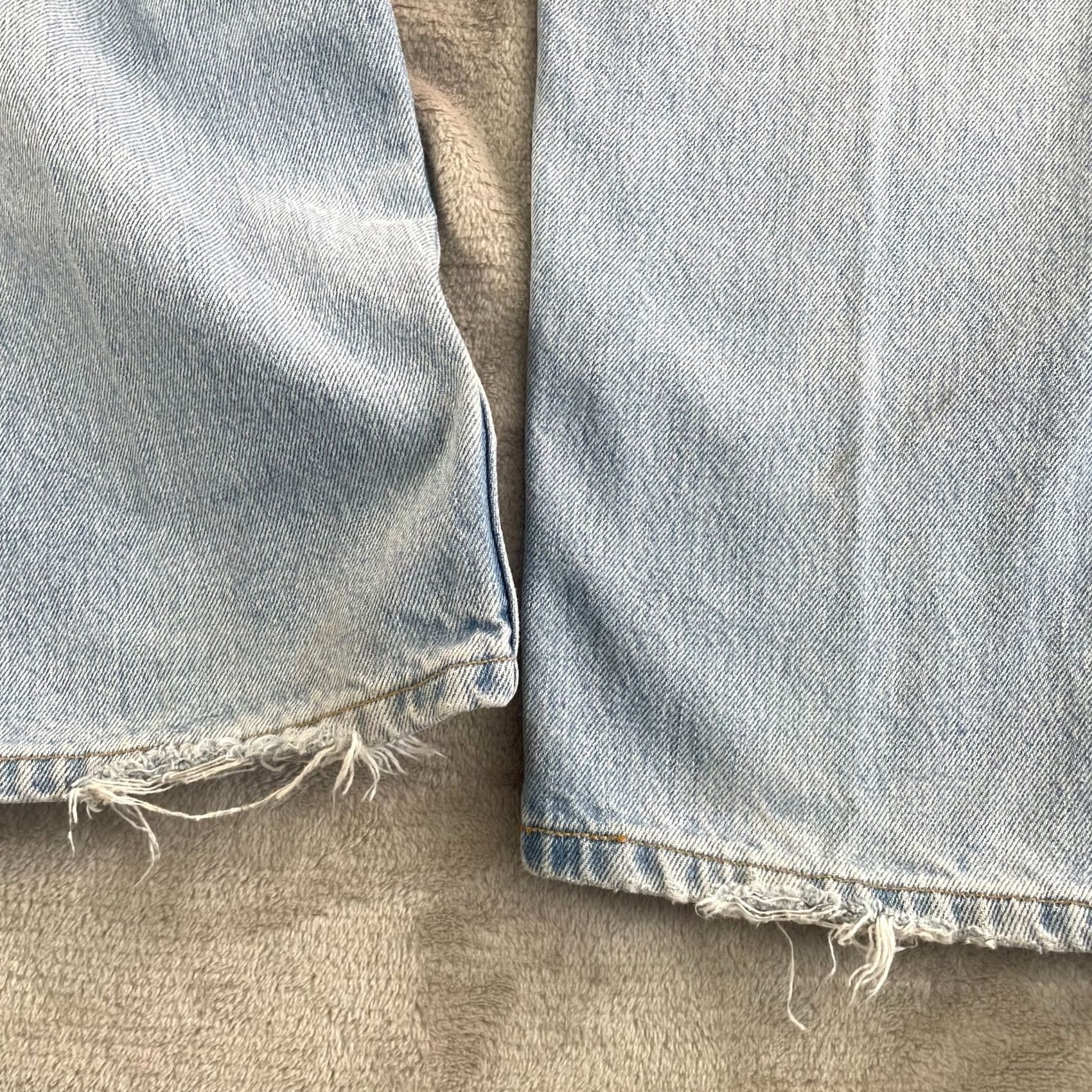 Levi's VINTAGE Levi's 505 Jeans Mens 34x30 Light Blue Straight Distressed Denim 5-Pocket USA 90s Mens Size US 34 / EU 50 - 6 Thumbnail