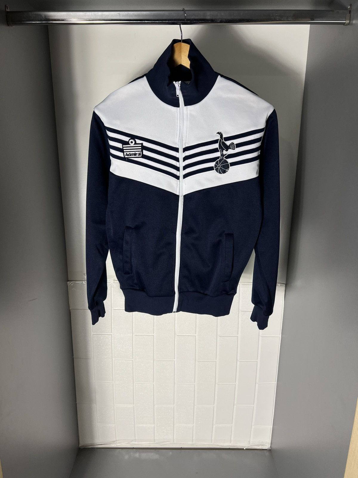 Vintage ADMIRAL FC TOTTENHAM HOTSPUR ENGLAND RETRO SOCCER JERSEY Size US S / EU 44-46 / 1 - 1 Thumbnail