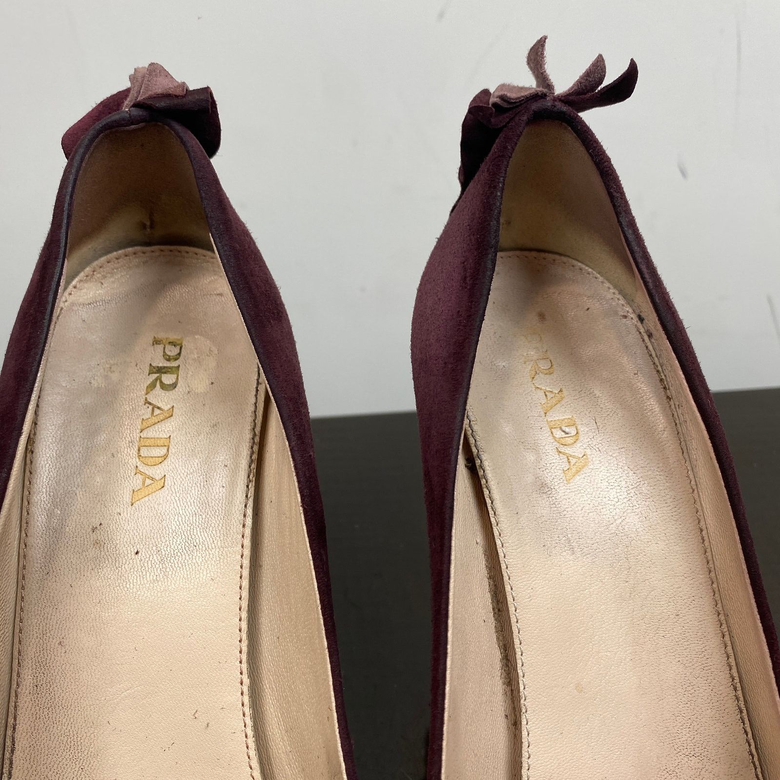 Prada Prada Suede Ruffle Back Heels Women's 39 US 9 Designer Glam Size US 9 / IT 39 - 7 Thumbnail