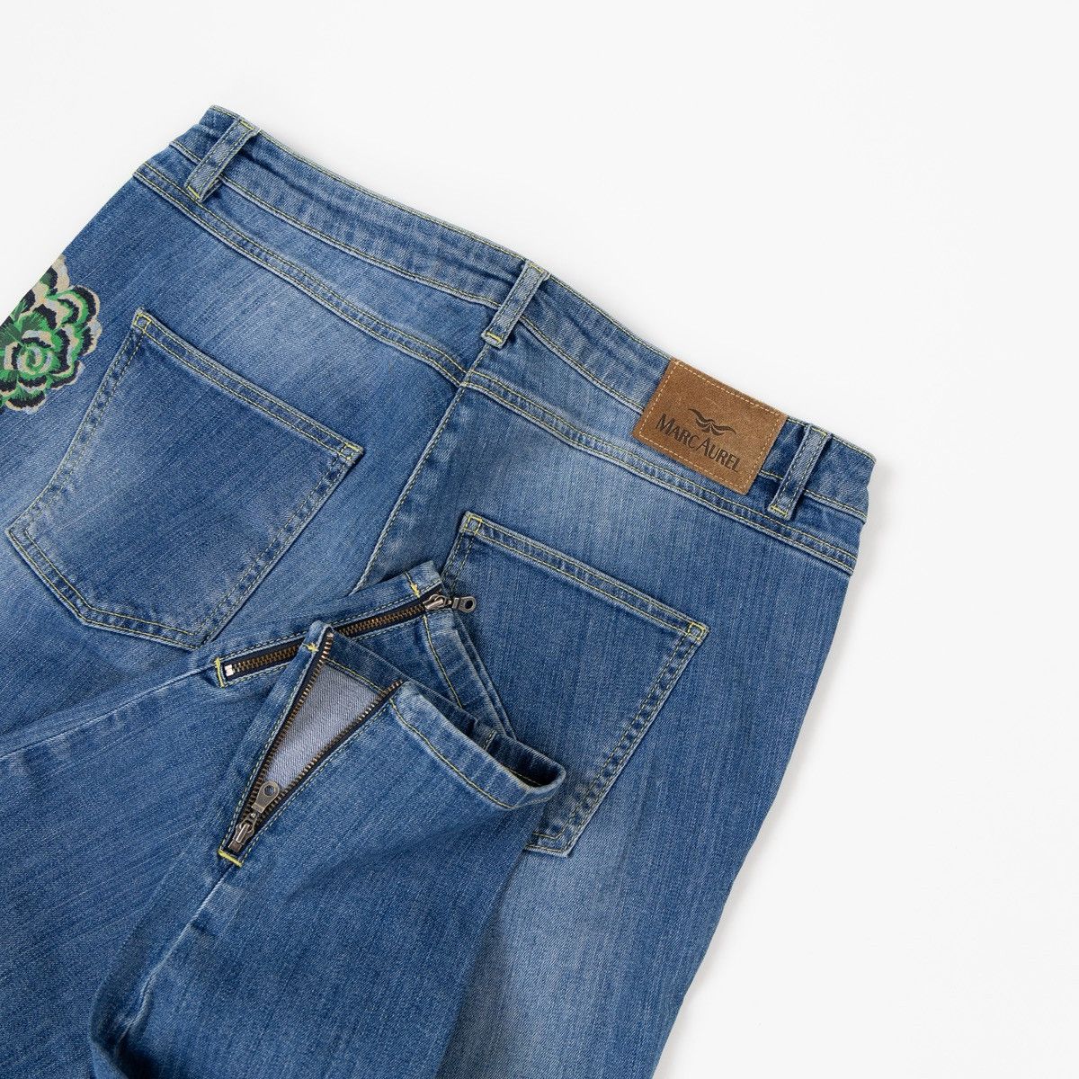 Other Marc Aurel Womens Blue Jeans Floral Print Distressed Size 34" / US 12 / IT 48 - 4 Thumbnail
