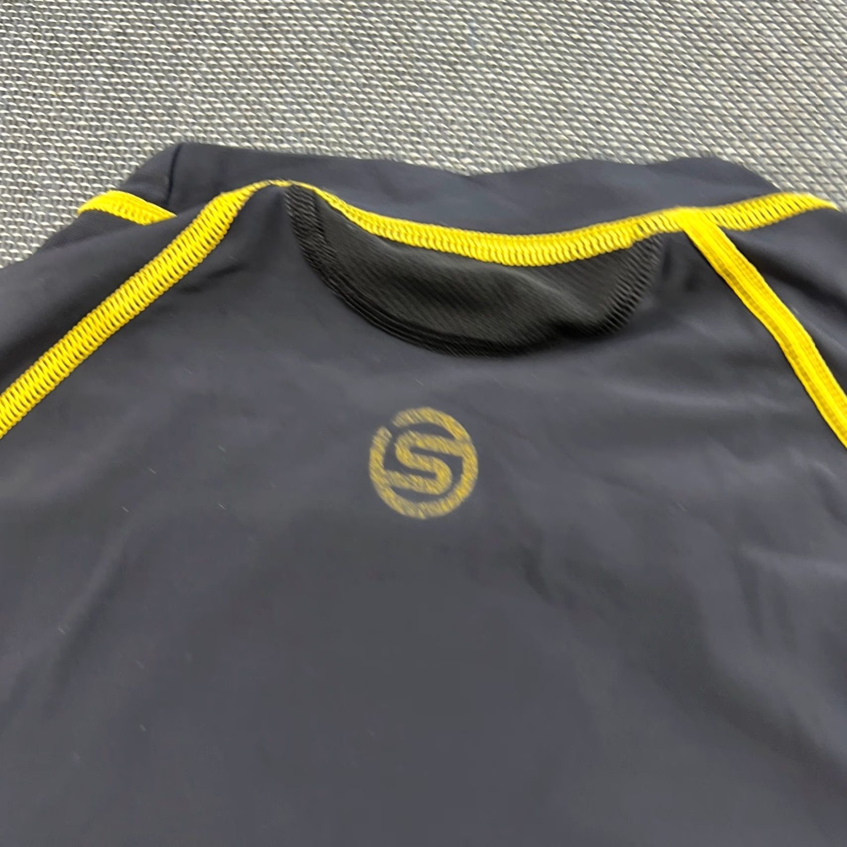 Vintage Skins A200 Compression Shirt Mens XL Black Training Performance Stretch Shirt Size US XL / EU 56 / 4 - 7 Thumbnail