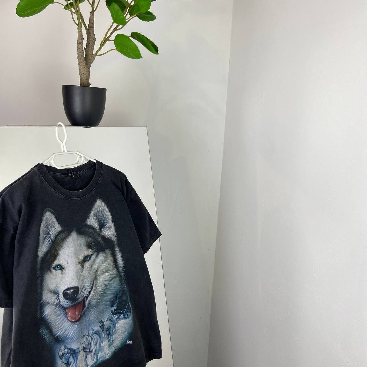 Vintage Vintage Y2K AOP Wolfs Single Stitch Faded T-Shirt Size US XL / EU 56 / 4 - 1 Thumbnail
