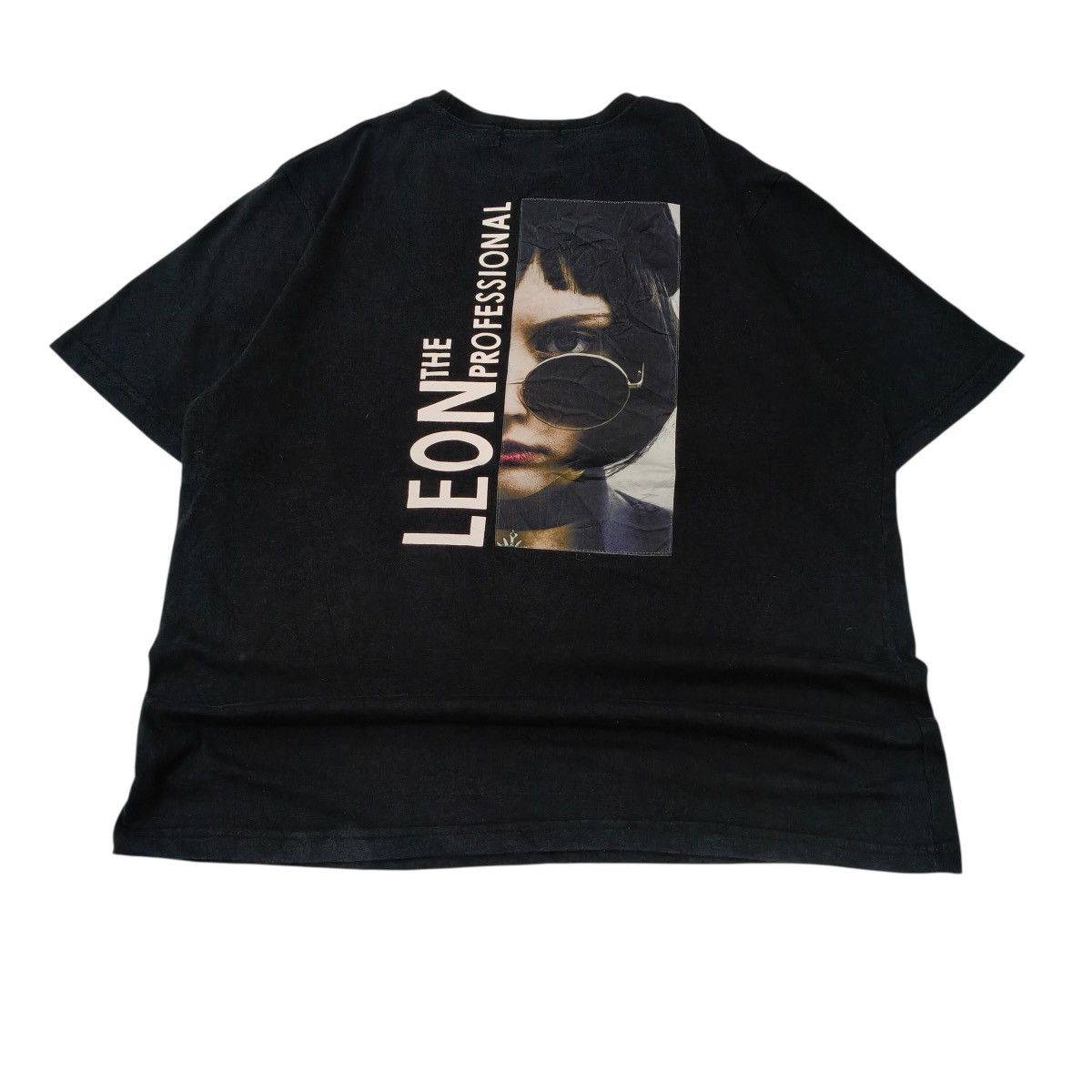 Vintage Vintage LEON THE PROFESSIONAL 1994 Movie Mathilda Tshirt Size US XL / EU 56 / 4 - 1 Thumbnail