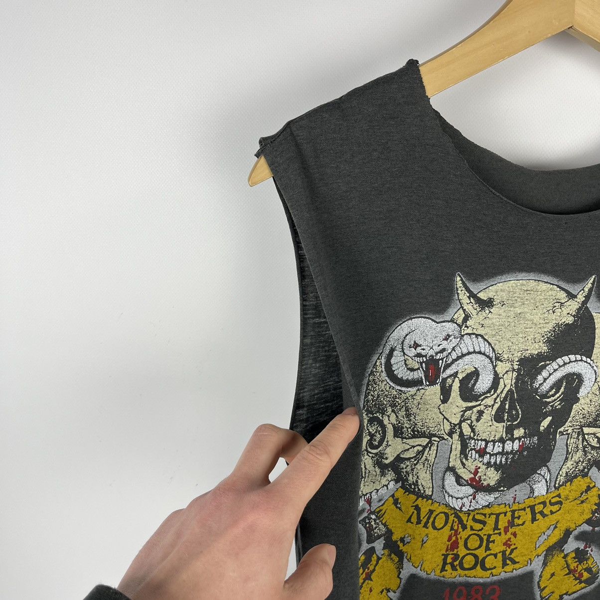 Band Tees Vintage Monster Of Rock rare rock tour T Shirt 1983 Size US M / EU 48-50 / 2 - 6 Thumbnail