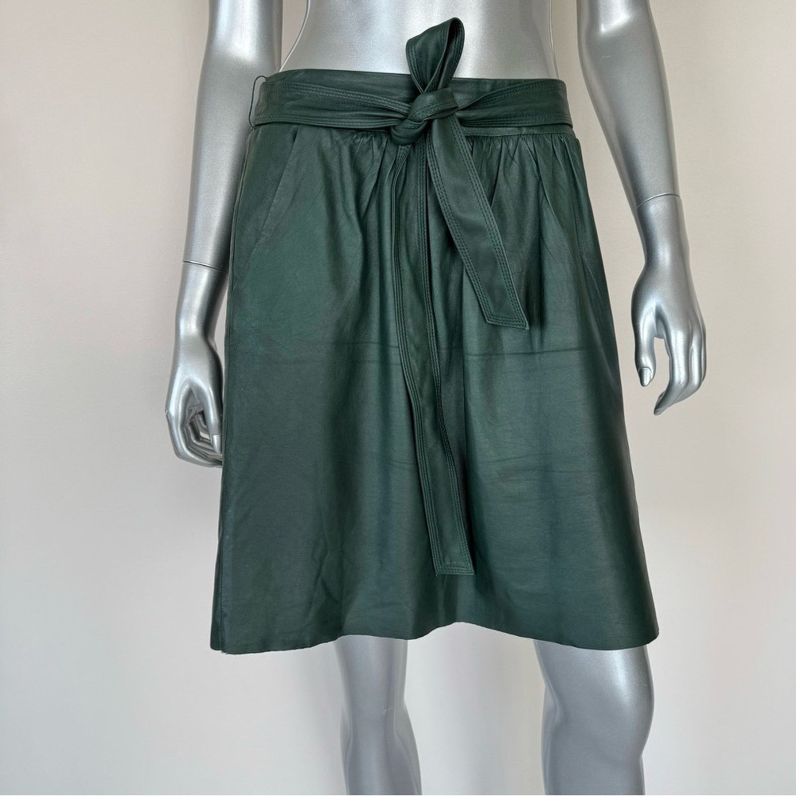 Elie Tahari Elie Tahari women leather skirt size 8 US Retail 850$ Size 30" / US 8 / IT 44 - 1 Thumbnail