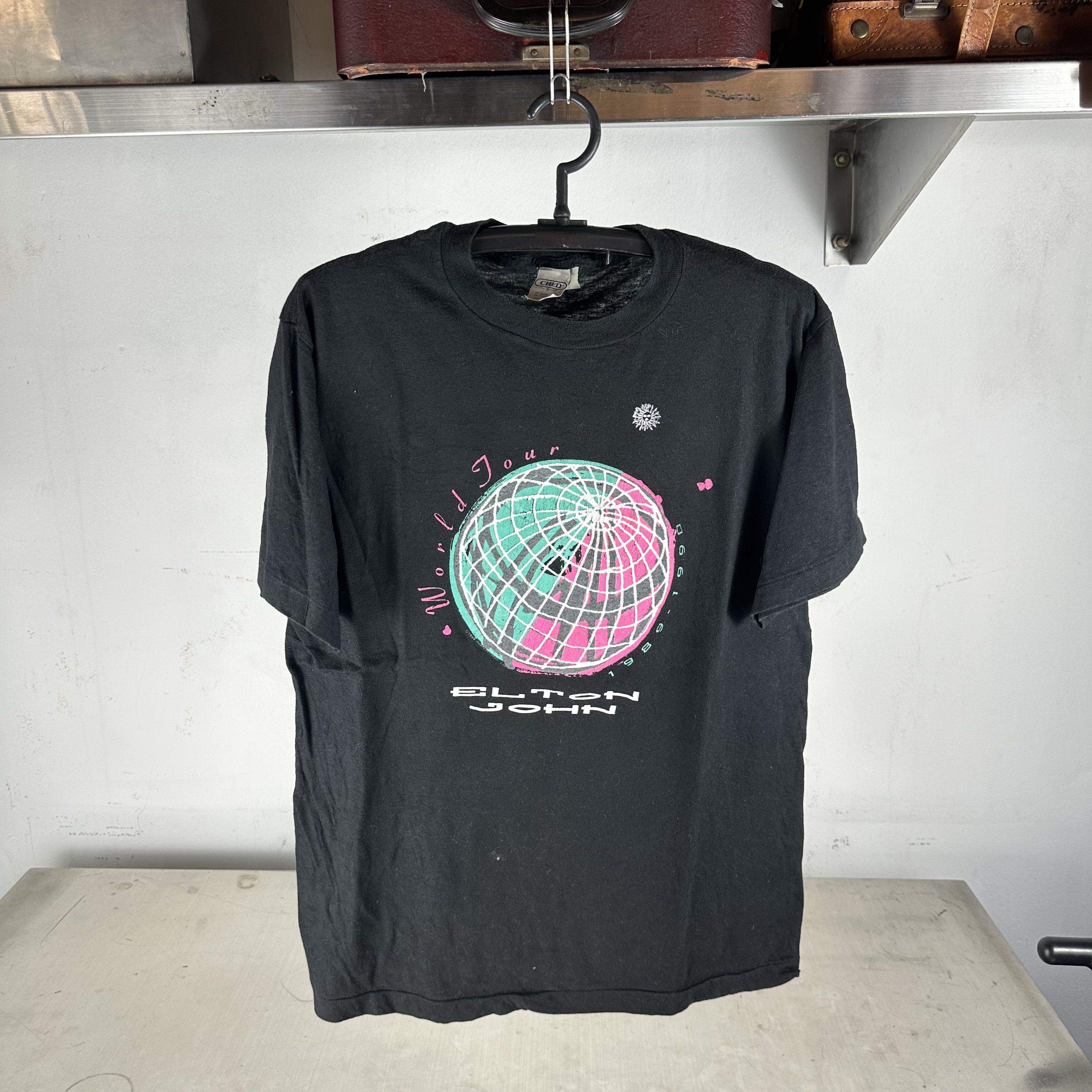 Vintage Vintage 1989-90 Elton John World Tour Concert T-Shirt Size US L / EU 52-54 / 3 - 1 Thumbnail