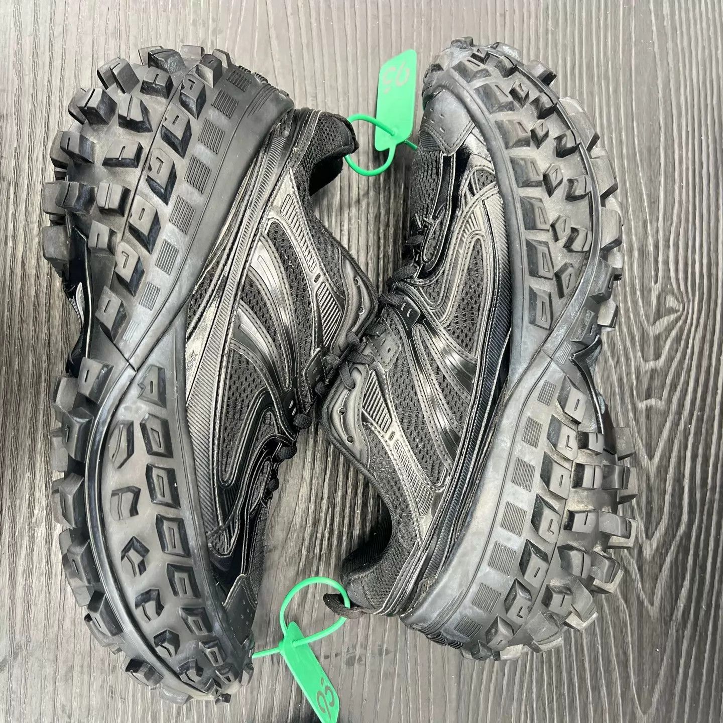 Balenciaga Balenciaga Tire Sneaker Black Size 43 Size US 10 / EU 43 - 6 Thumbnail