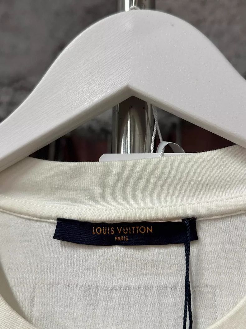 Louis Vuitton Louis Vuitton Short Sleeve Graphic TShirt-2506 Size US S / EU 44-46 / 1 - 6 Thumbnail